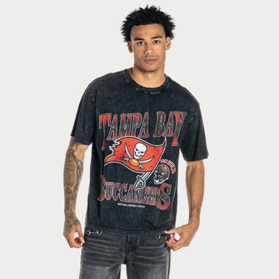 Tampa Bay Buccaneers The Wild Collective Unisex Oversized Graphic Streetwear T-Shirt - Black
