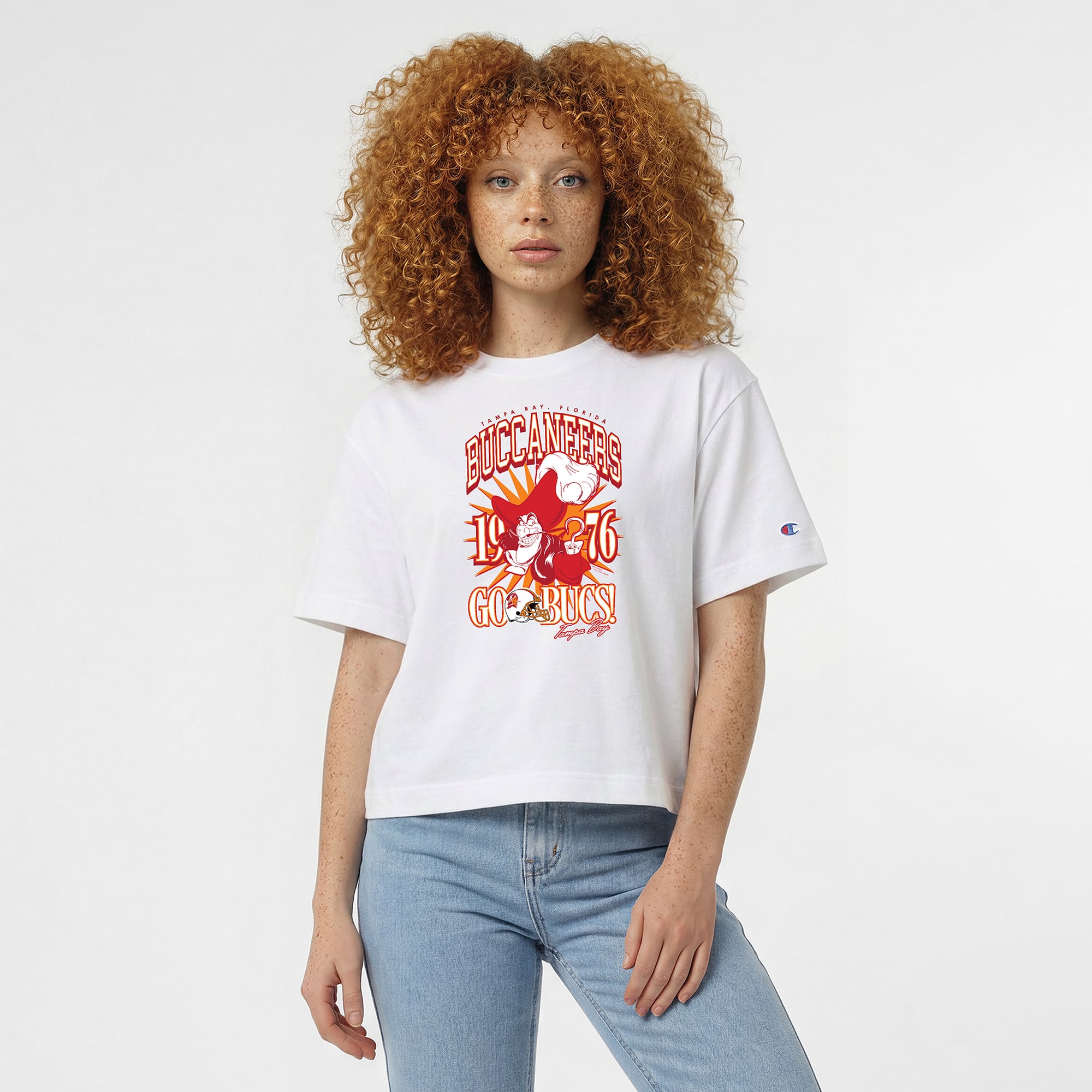 T-shirt Disney x Champion blanc Tampa Bay Buccaneers Captain Hook All-Star pour femmes