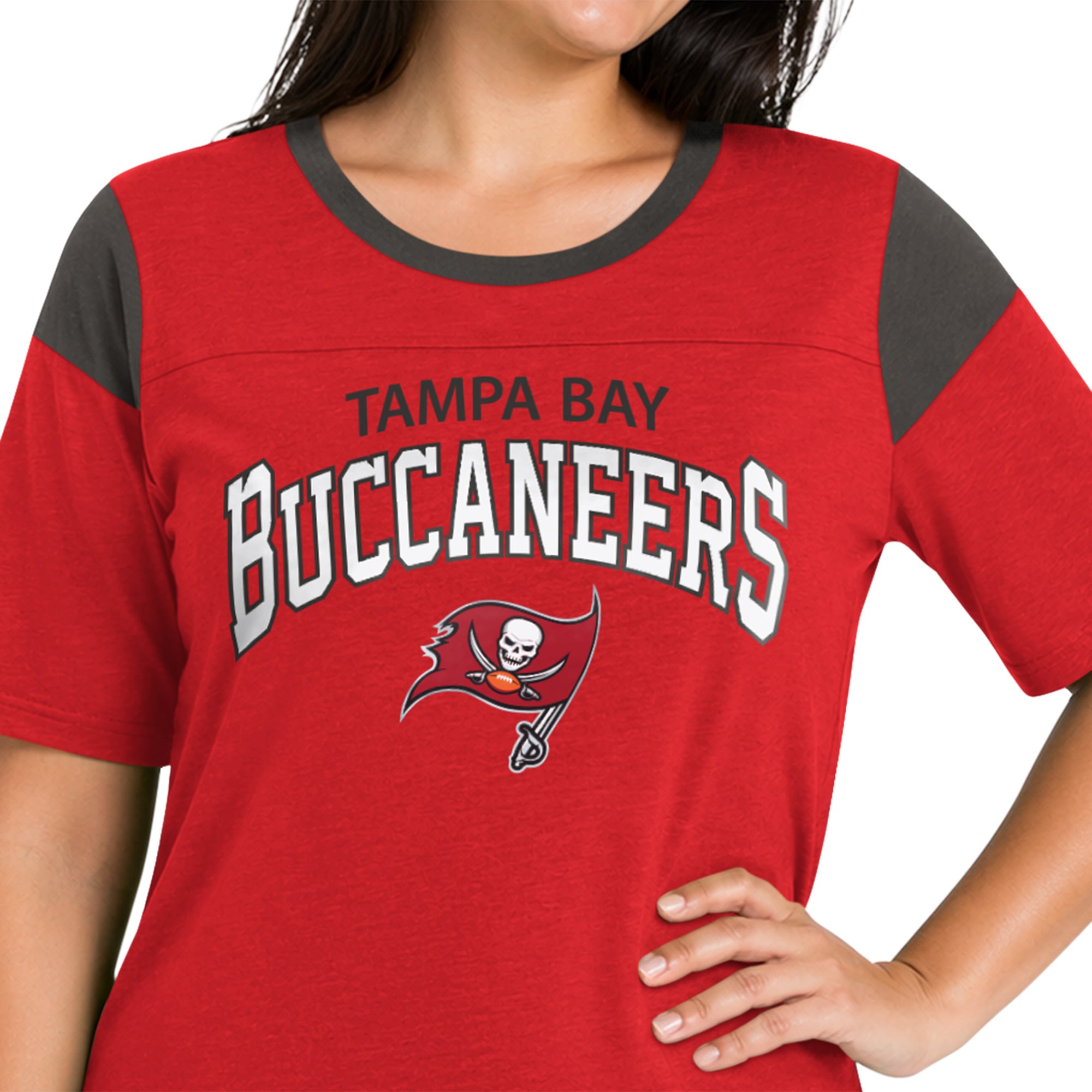 T-shirt Starter rouge pour femme, Tampa Bay Buccaneers, grande taille, style linebacker, en maille flammée.
