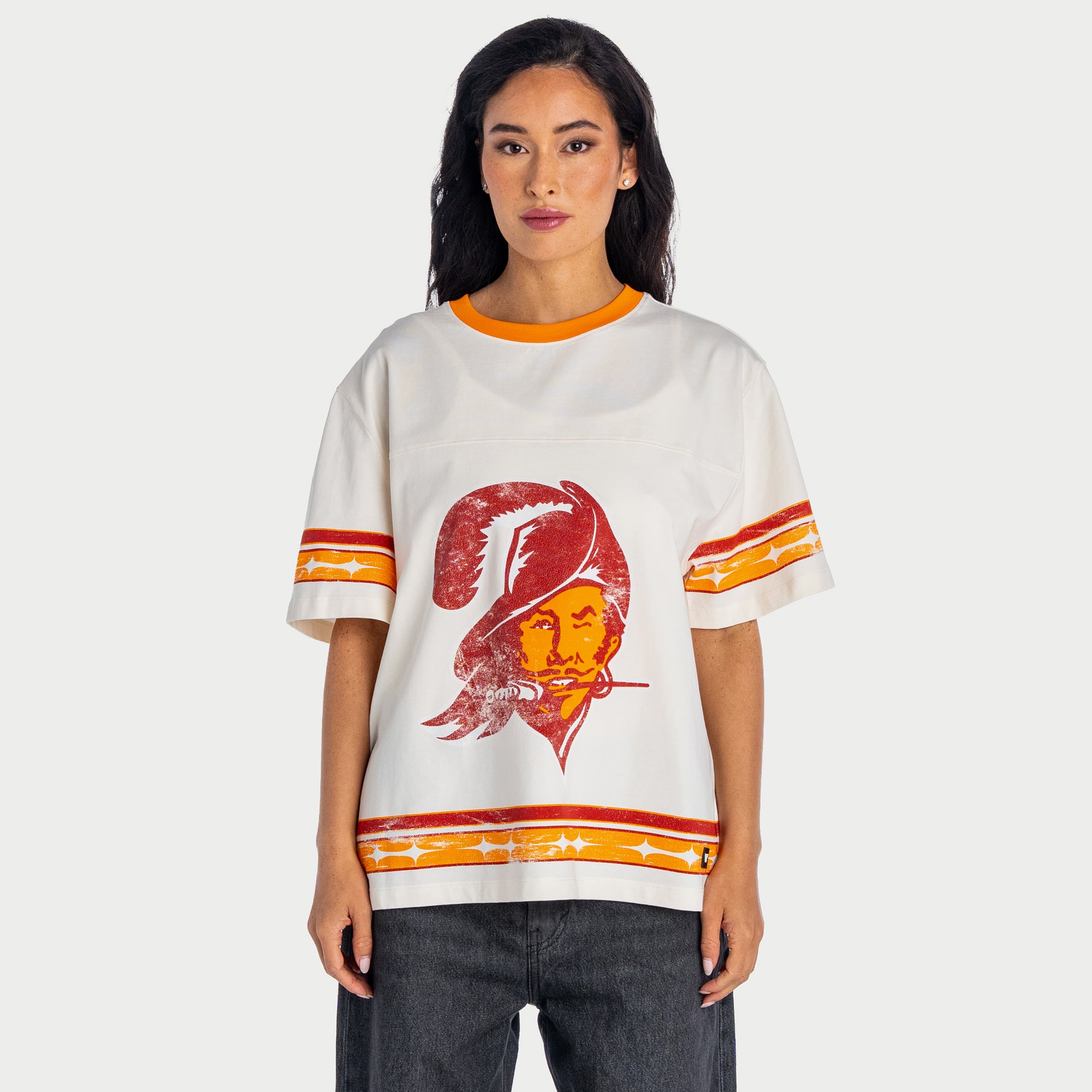 T-shirt boyfriend oversize crème The Wild Collective pour femme, Tampa Bay Buccaneers