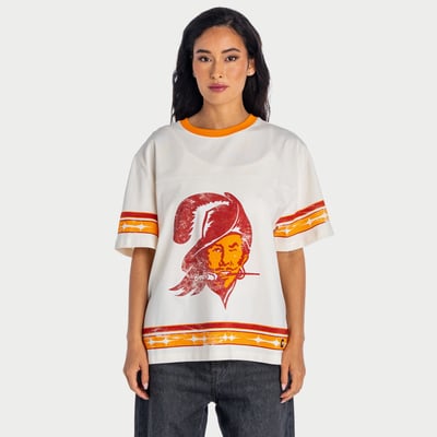  Tampa Bay Buccaneers The Wild Collective Women's Oversized Established Boyfriend T-Shirt - Cream