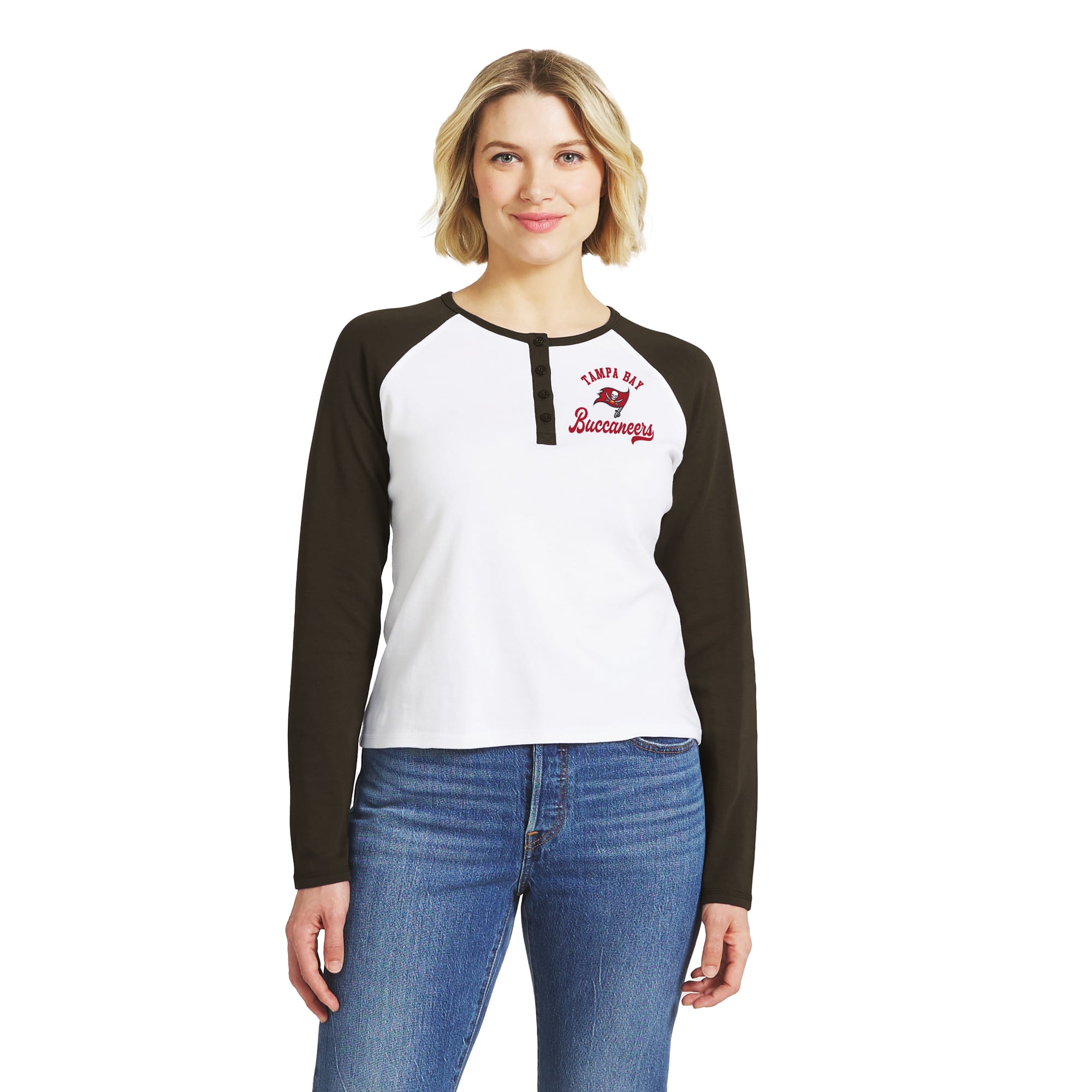 T-shirt raglan à manches longues Henley blanc/gris Tampa Bay Buccaneers pour femmes de la marque WEAR by Erin Andrews