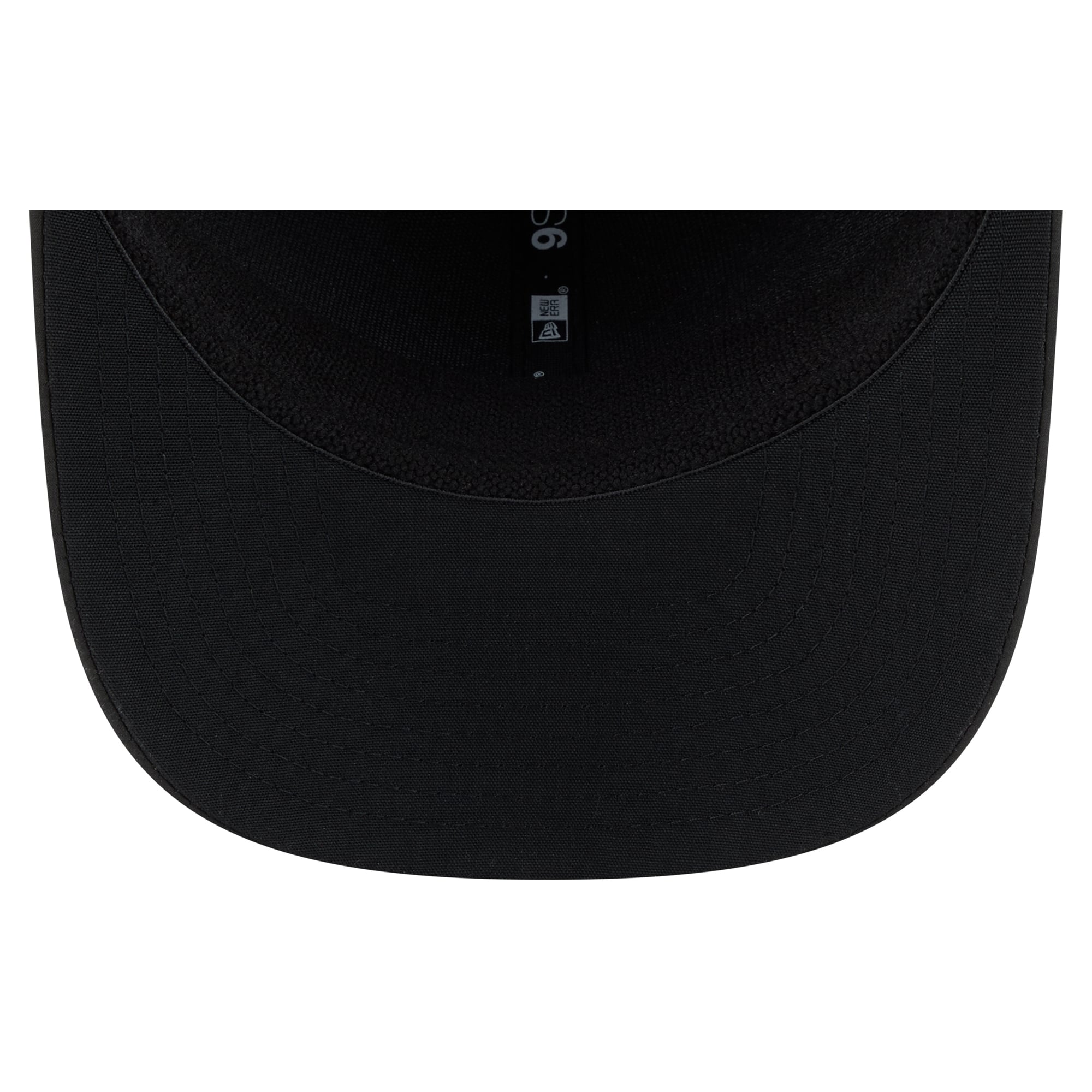 Casquette ajustable New Era noire Tampa Bay Buccaneers 2026 Salute To Service 9SEVENTY pour jeunes