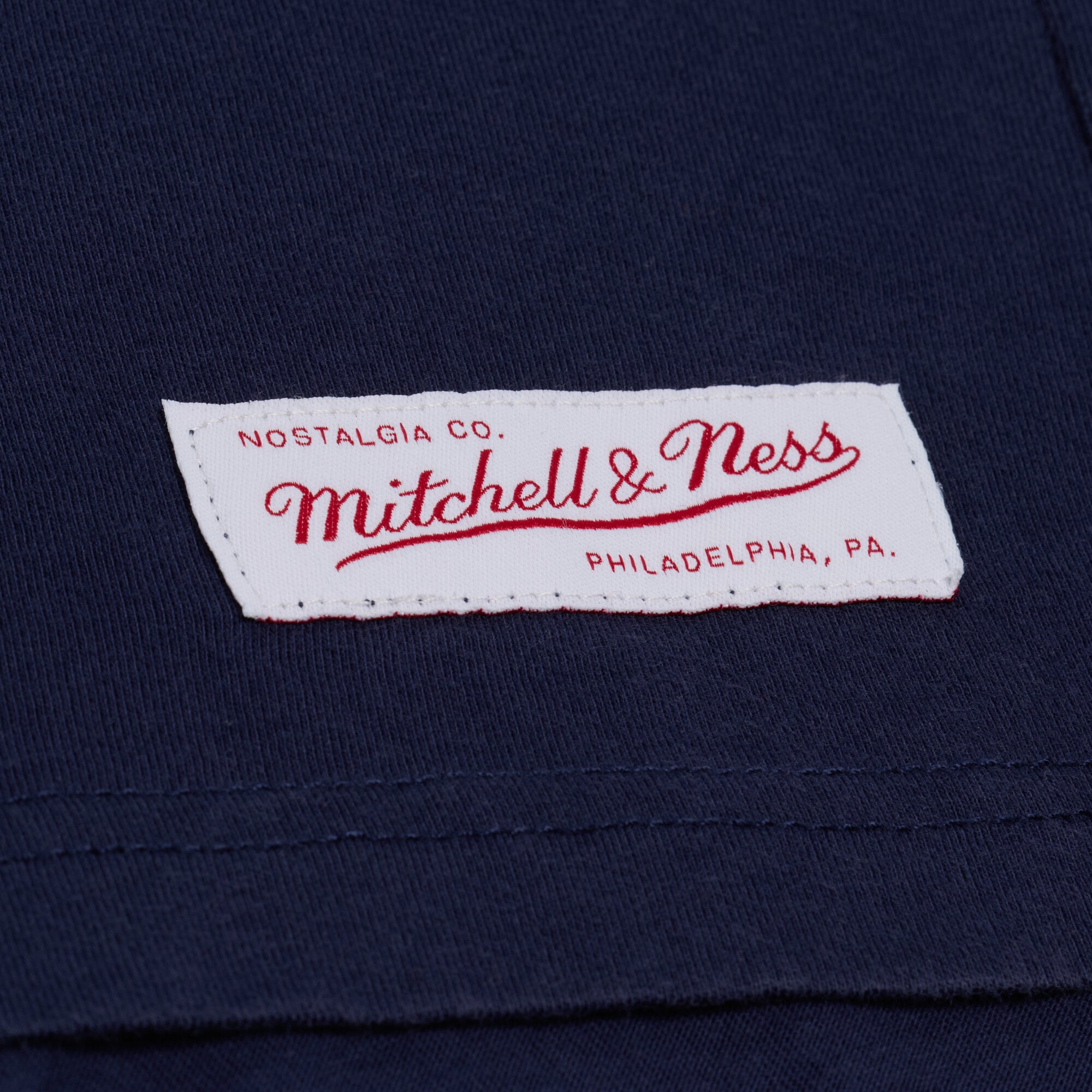 T-shirt graphique Mitchell & Ness bleu marine Tennessee Titans Core Essentials Street pour homme