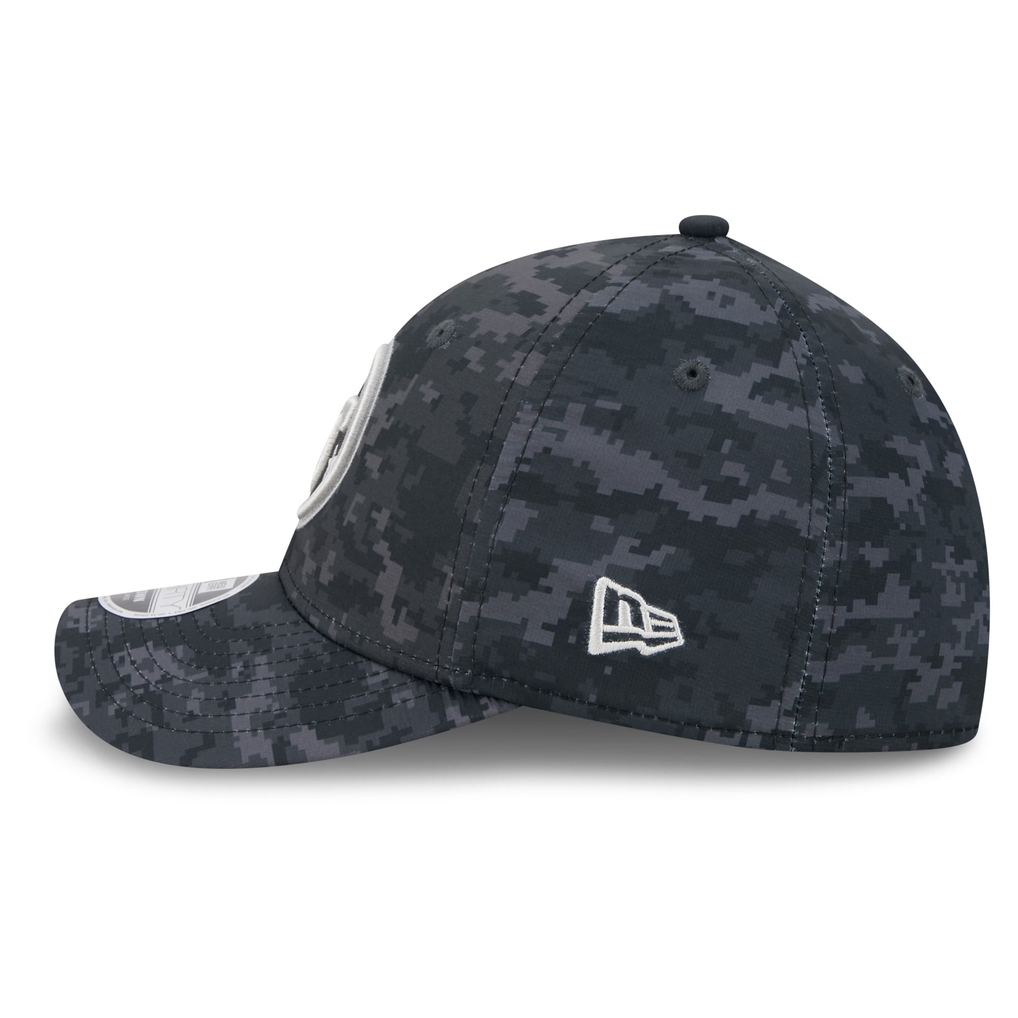 Casquette extensible New Era noire Tennessee Titans 2026 Salute To Service 39THIRTY M-Crown pour homme