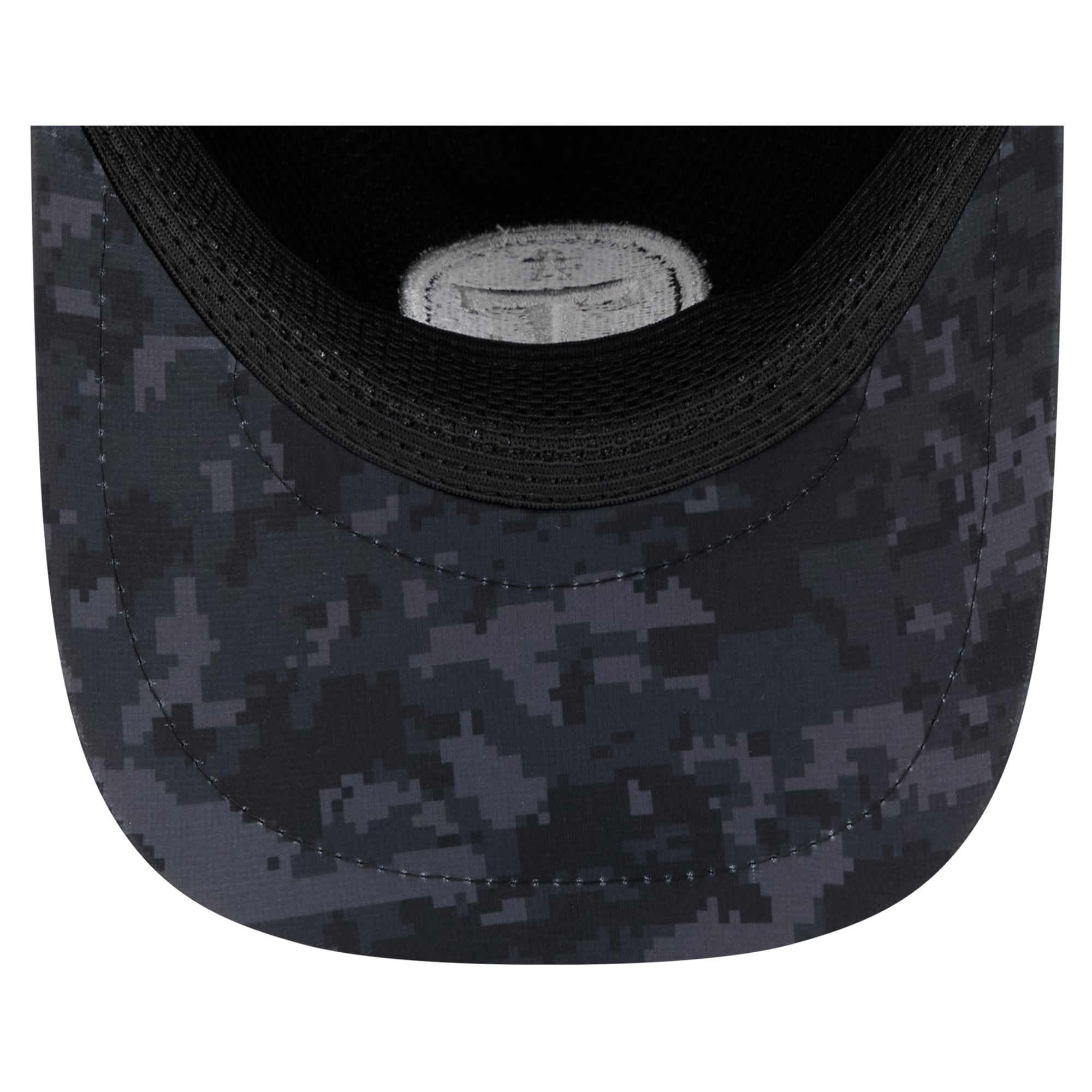 Casquette trucker ajustable New Era Apex 9FORTY noire Tennessee Titans 2026 Salute To Service pour homme
