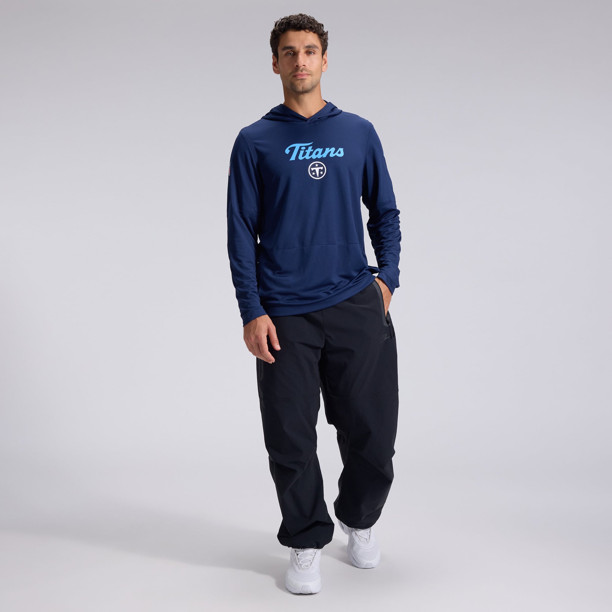 Haut à capuche léger manches longues Nike pour homme, collection Rivalries 2026 des Tennessee Titans, bleu marine.