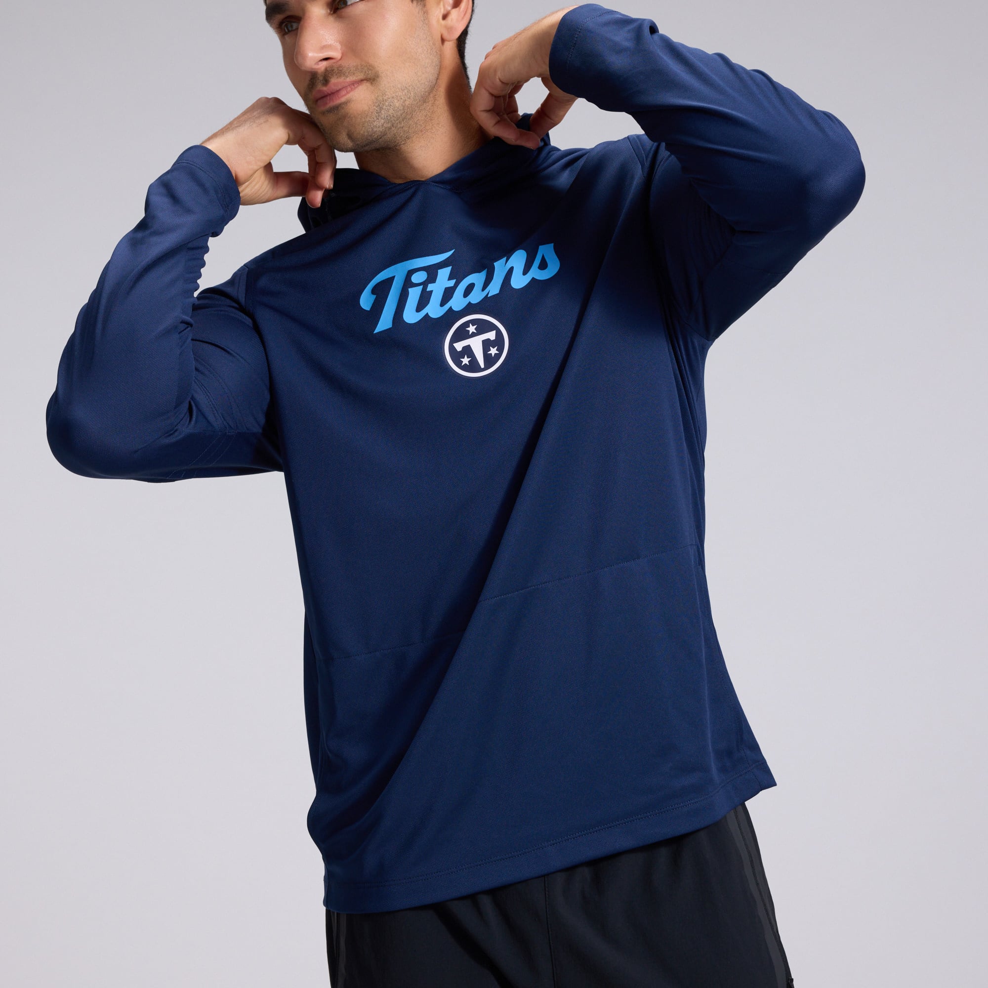 Haut à capuche léger manches longues Nike pour homme, collection Rivalries 2026 des Tennessee Titans, bleu marine.