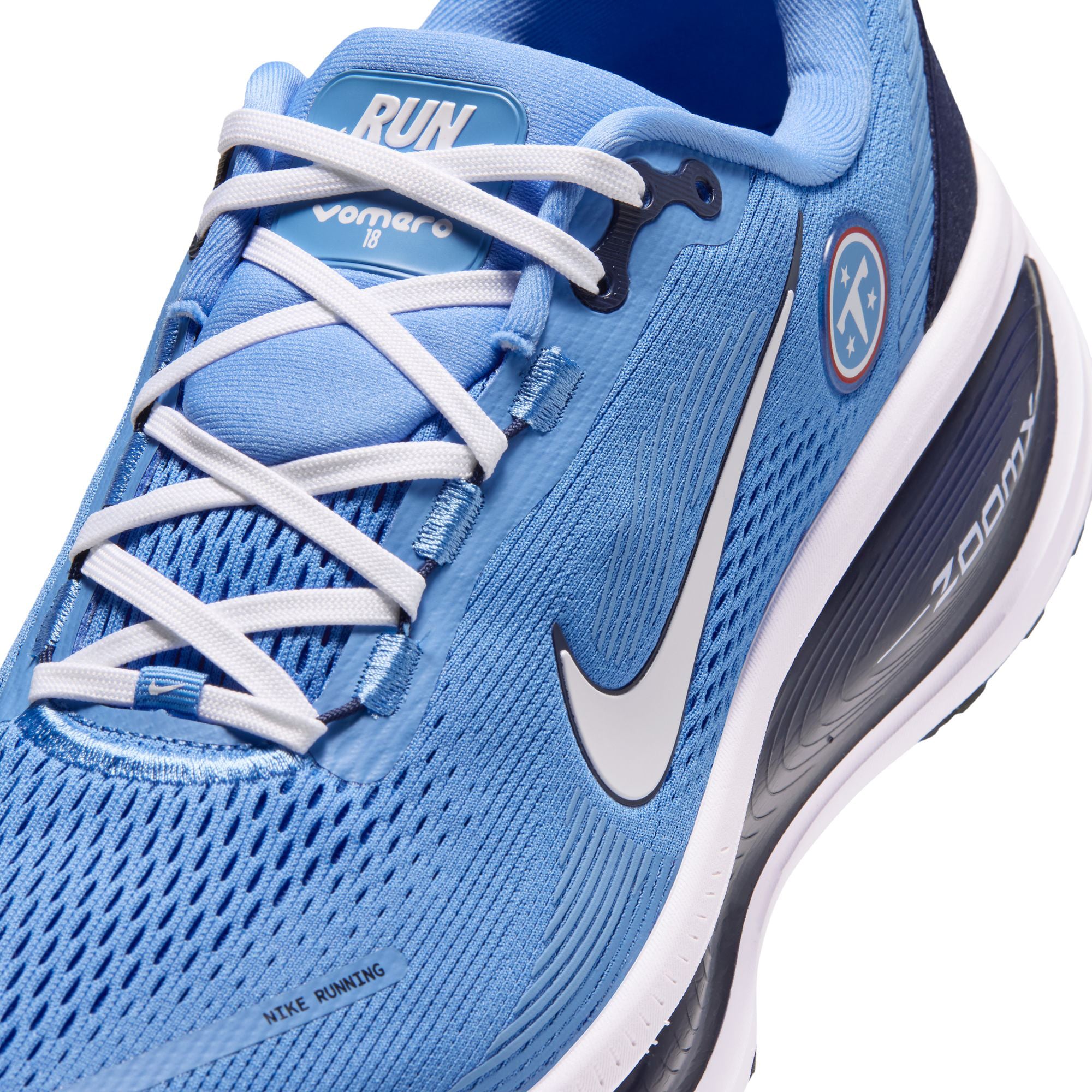 Men's Nike Tennessee Titans Vomero 18 Running Shoes
