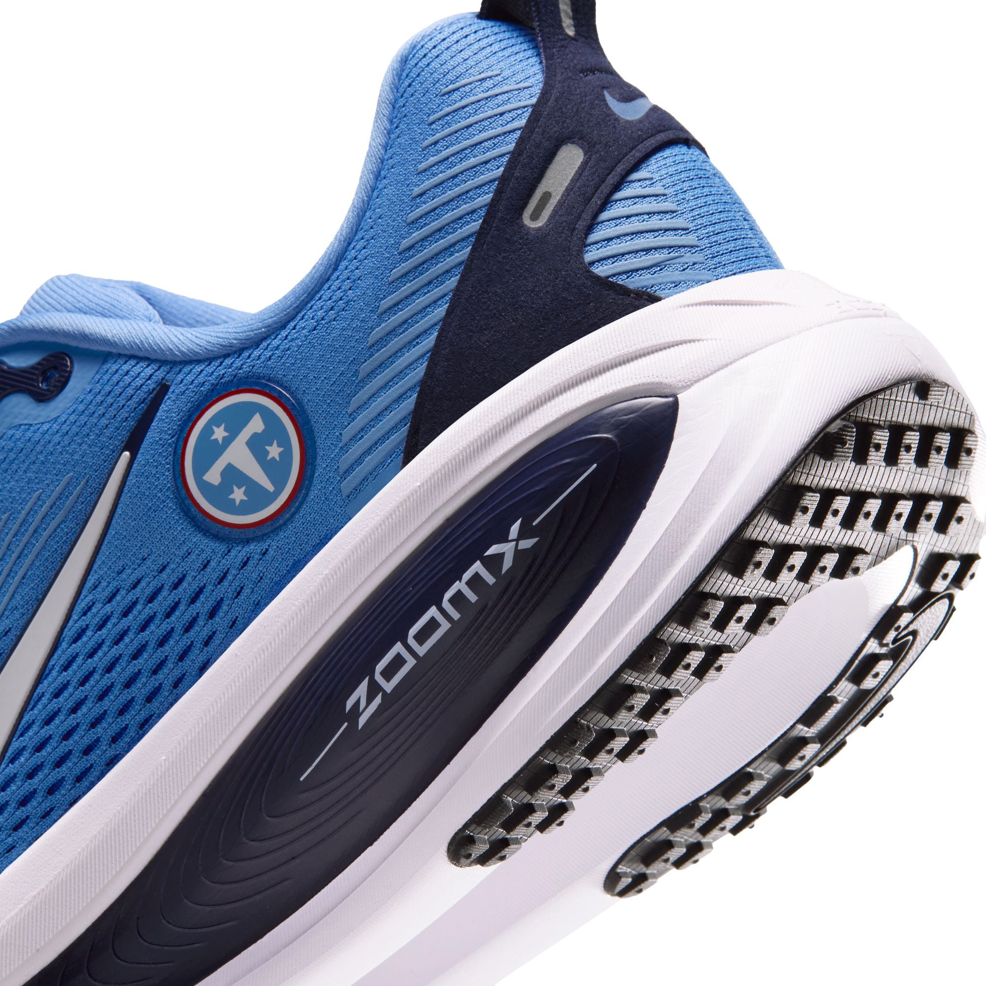 Men's Nike Tennessee Titans Vomero 18 Running Shoes