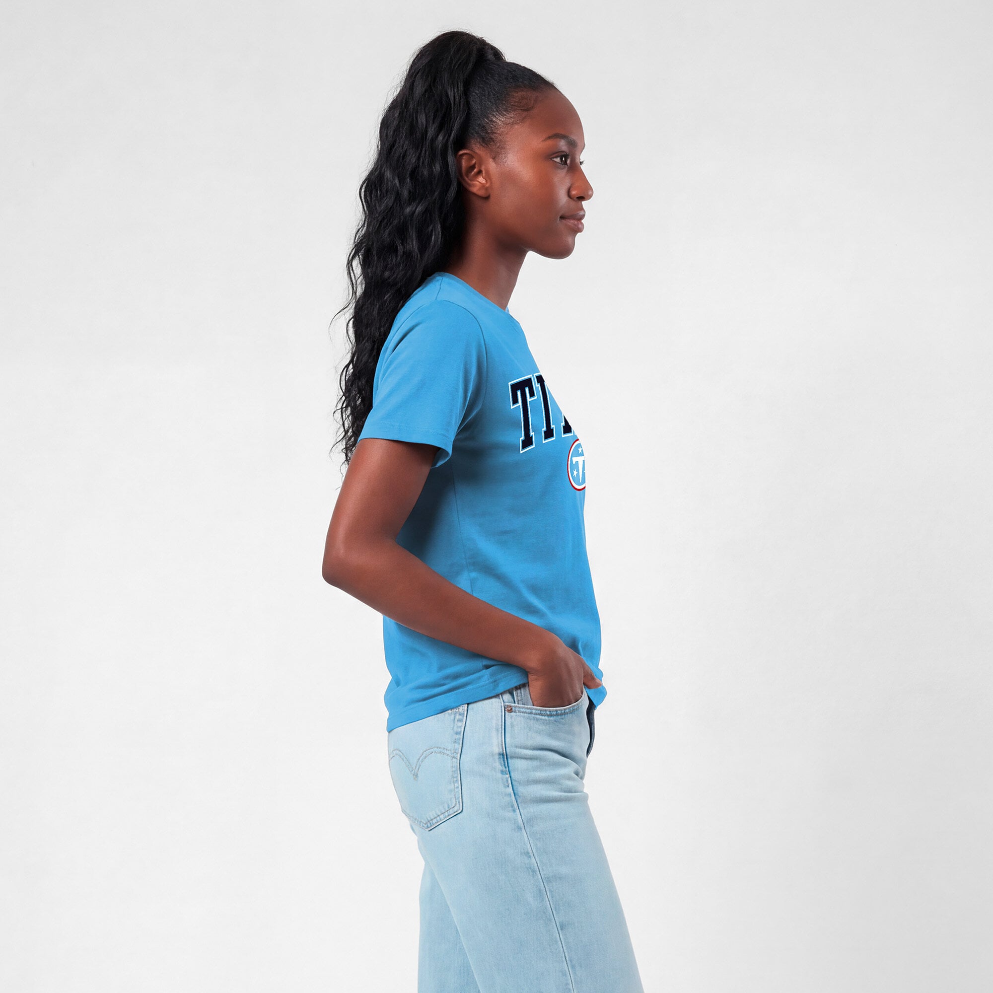 T-shirt Champion bleu clair pour femmes, logo arqué des Tennessee Titans