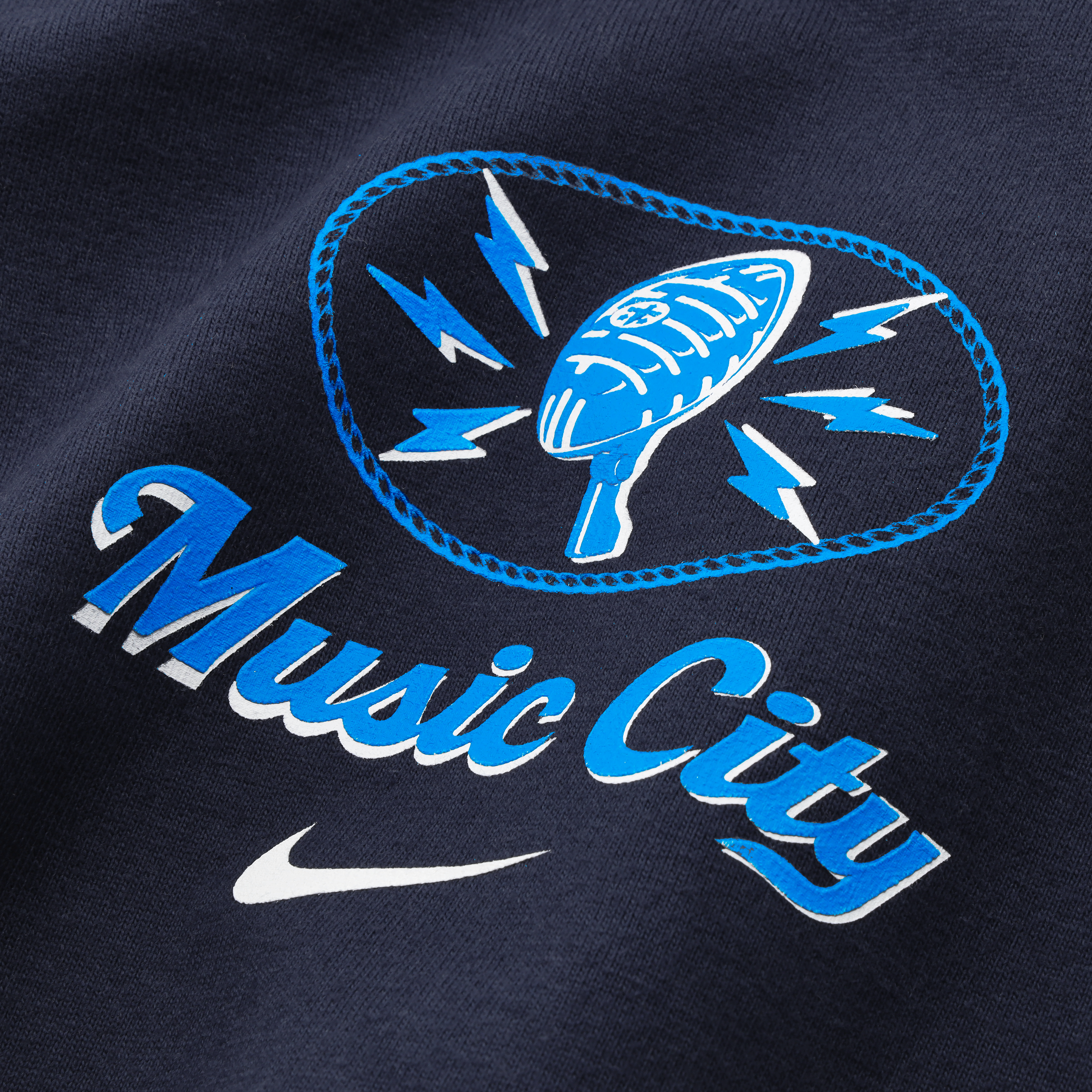 T-shirt boyfriend ample Nike pour femme, collection Tennessee Titans 2026, bleu marine.