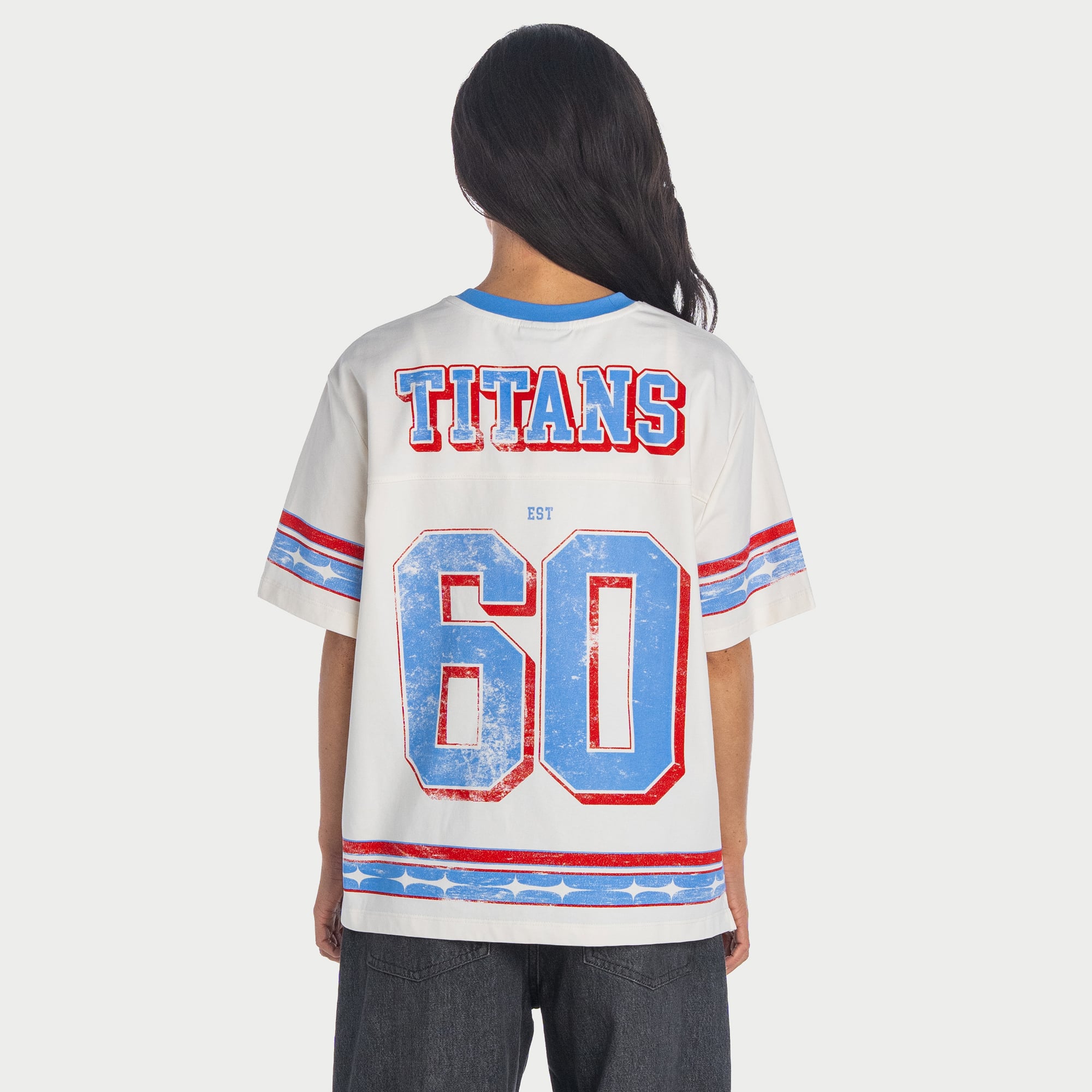 T-shirt boyfriend oversize crème Tennessee Titans pour femme de la marque The Wild Collective