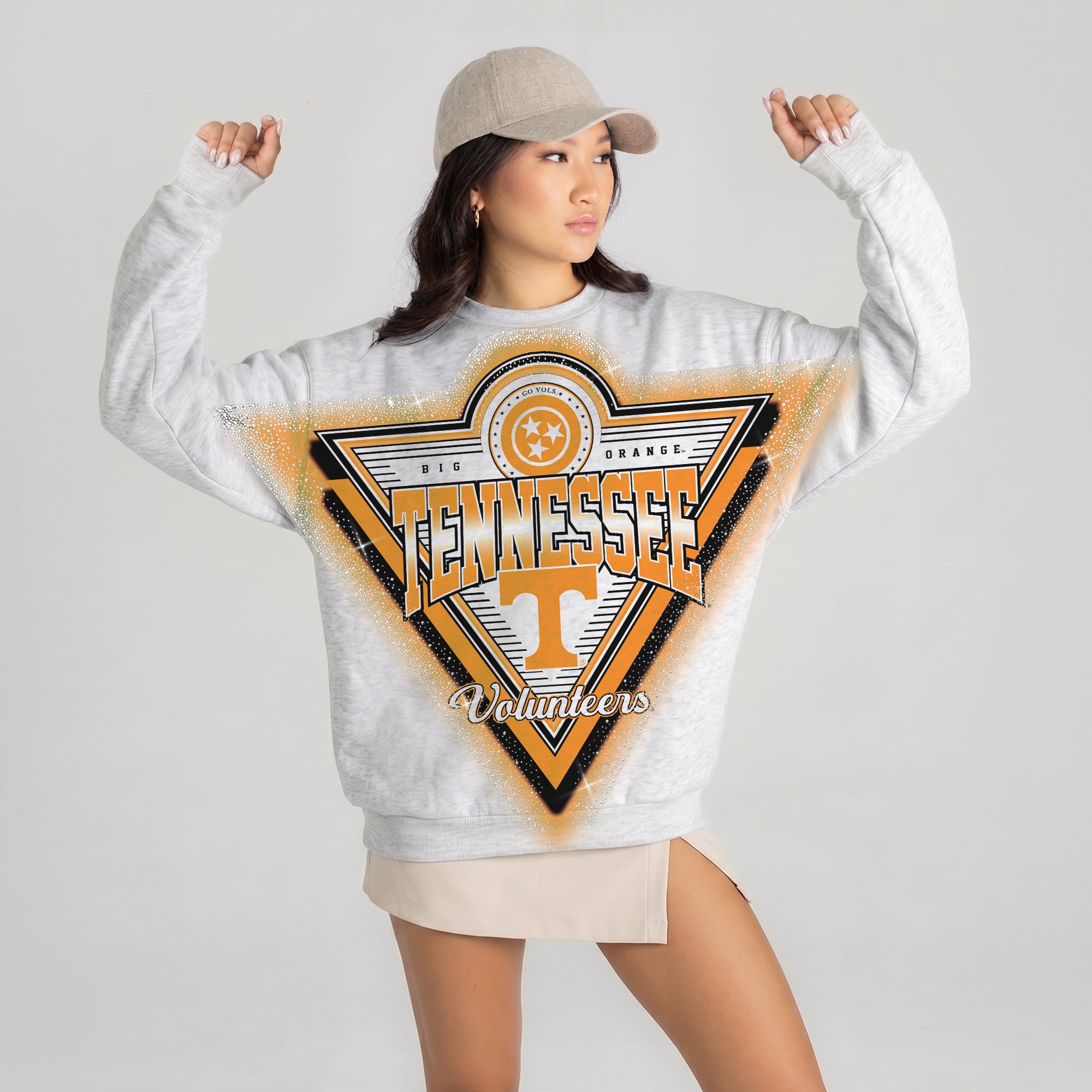 Sweat-shirt oversize en polaire à strass « Chasing Victory » des Tennessee Volunteers, gris chiné, pour femmes, collection Gameday Couture.