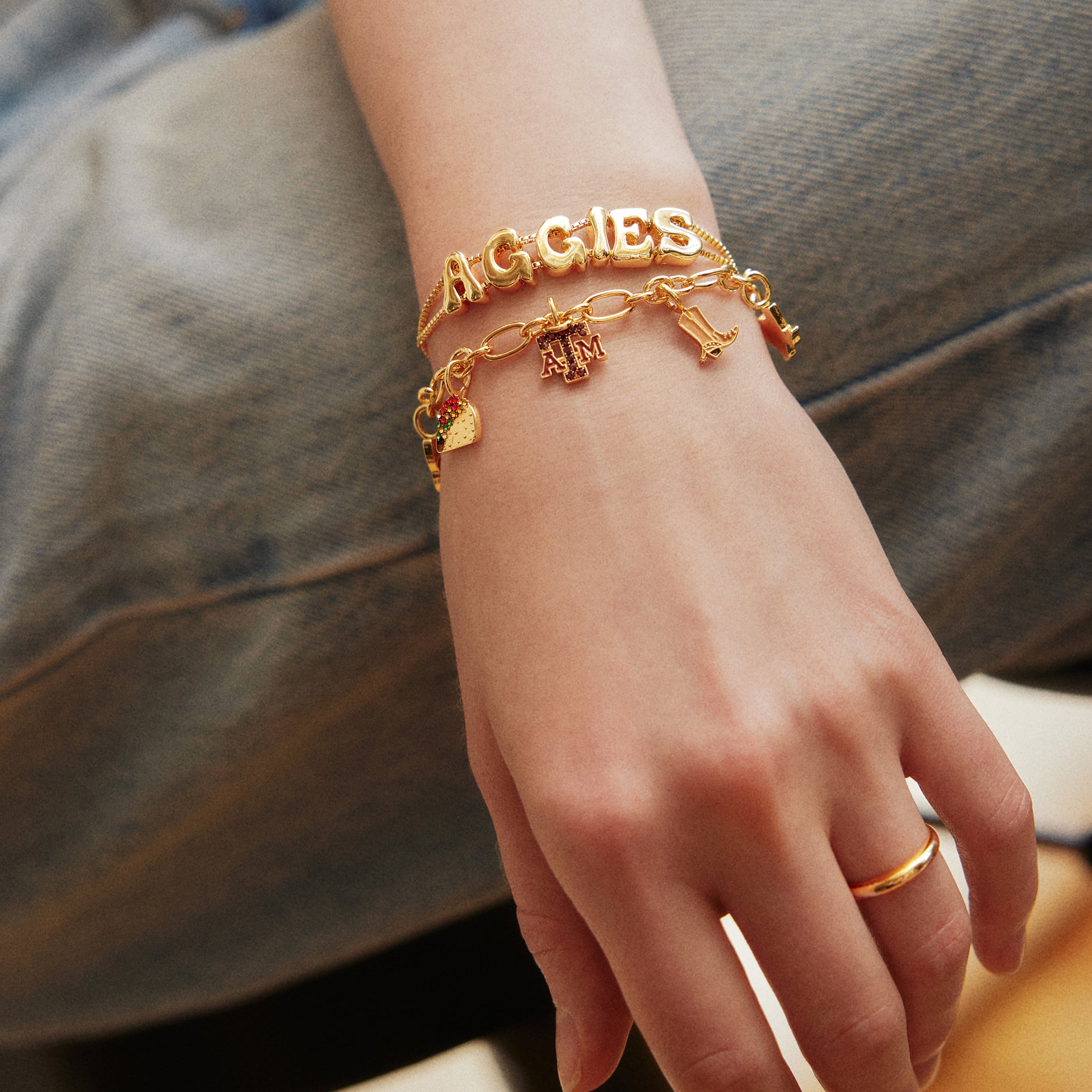 Ensemble de deux bracelets délicats à breloques et slogan BaubleBar Texas A&M Aggies