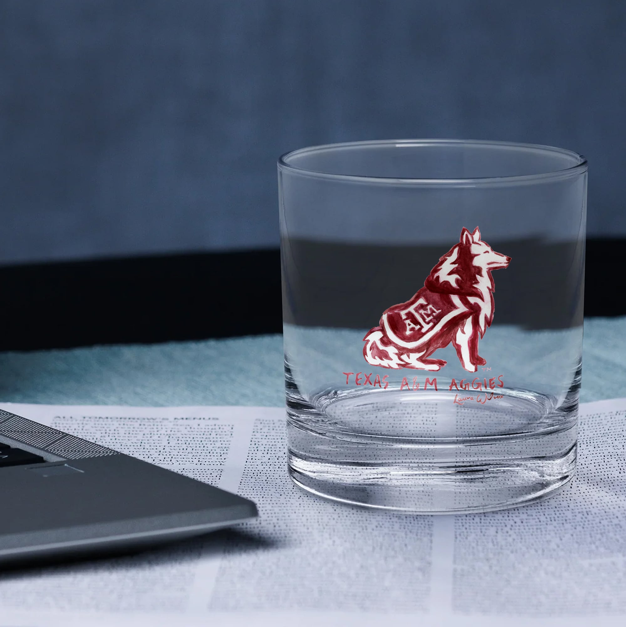 Ensemble de 2 verres à whisky à l'effigie de Laura Wilcox, mascotte des Texas A&M Aggies, à Indigo Falls