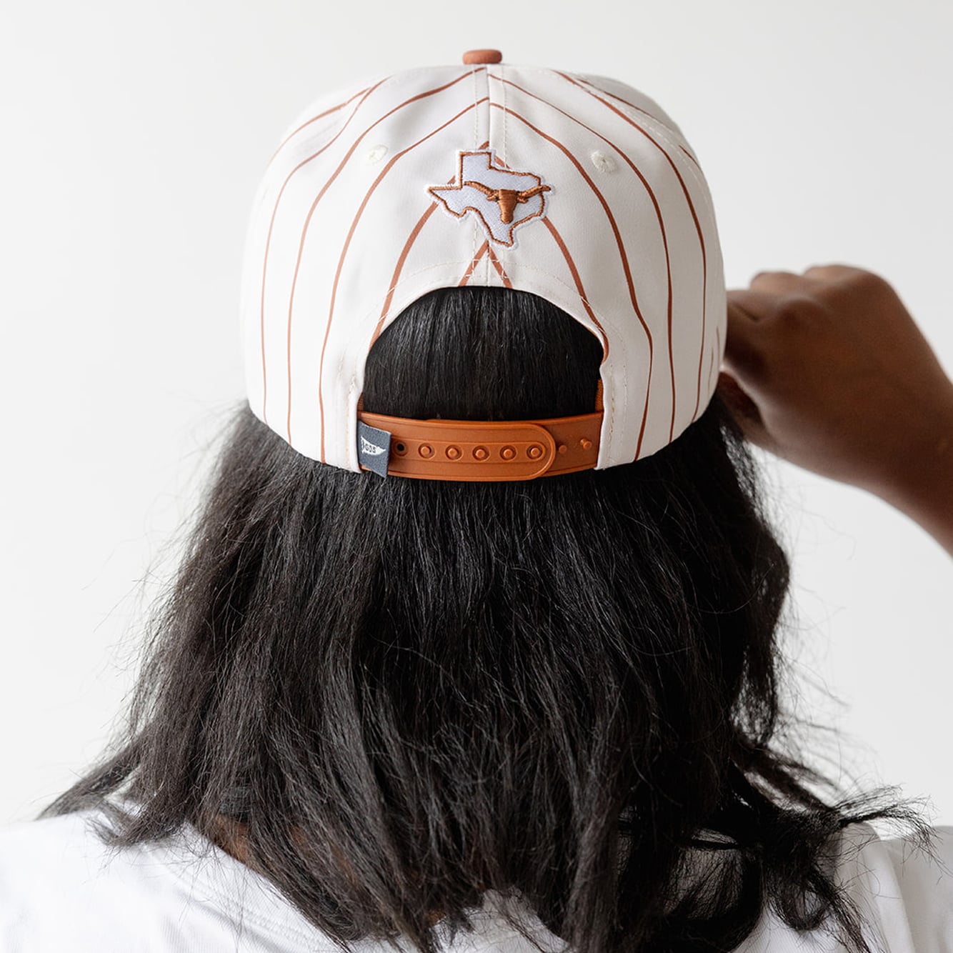 Casquette à cinq panneaux ajustable en corde blanche Texas Longhorns Pinstripe Script pour femmes, idéale pour les jours de match.