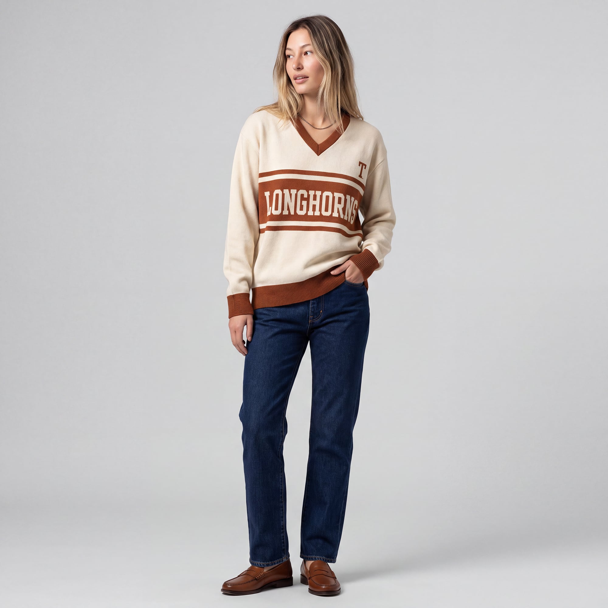 Pull Mitchell & Ness crème Texas Longhorns à col en V pour femme