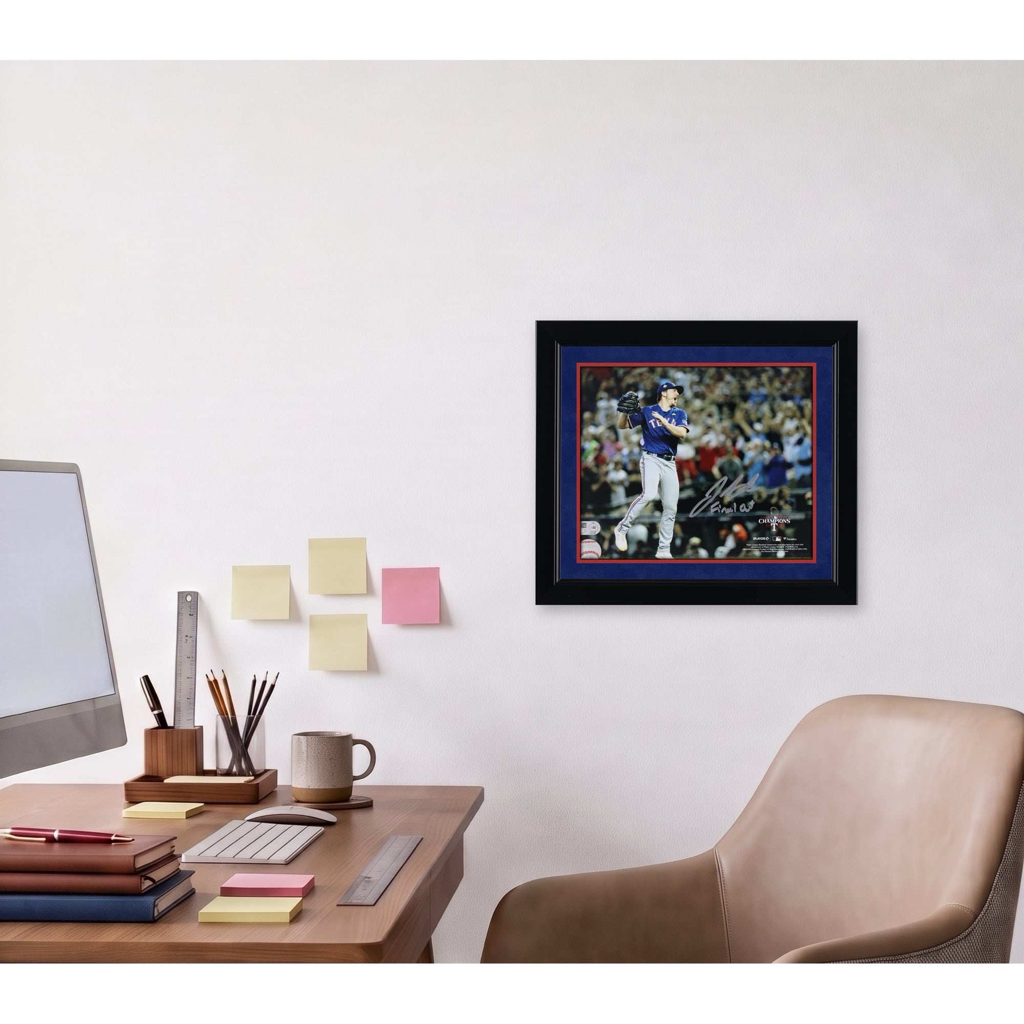 Photographie autographiée de Josh Sborz des Texas Rangers, champions de la Série mondiale 2023, 8" x 10" avec l'inscription "Final Out"