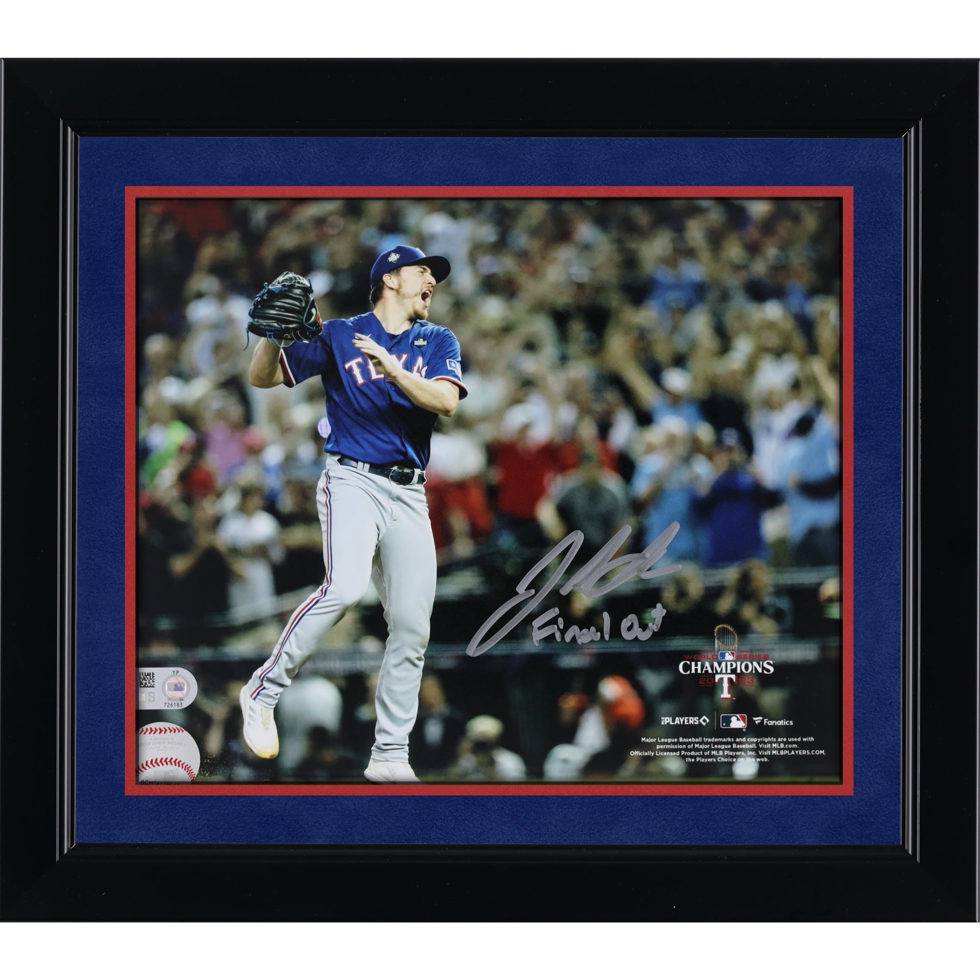 Photographie autographiée de Josh Sborz des Texas Rangers, champions de la Série mondiale 2023, 8" x 10" avec l'inscription "Final Out"
