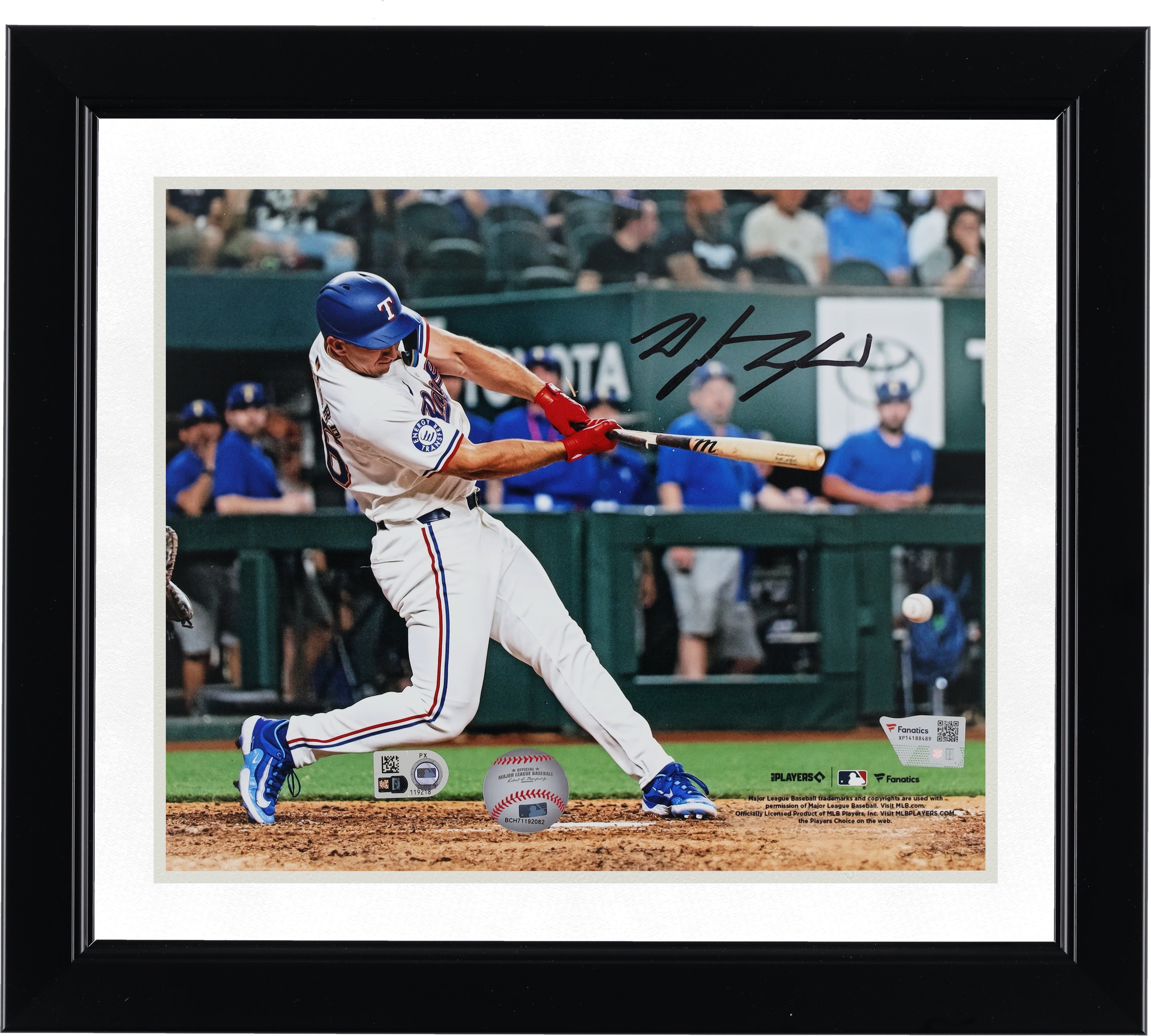 Photographie autographiée de Wyatt Langford, Texas Rangers, lors de ses débuts en tant que frappeur, 8" x 10"