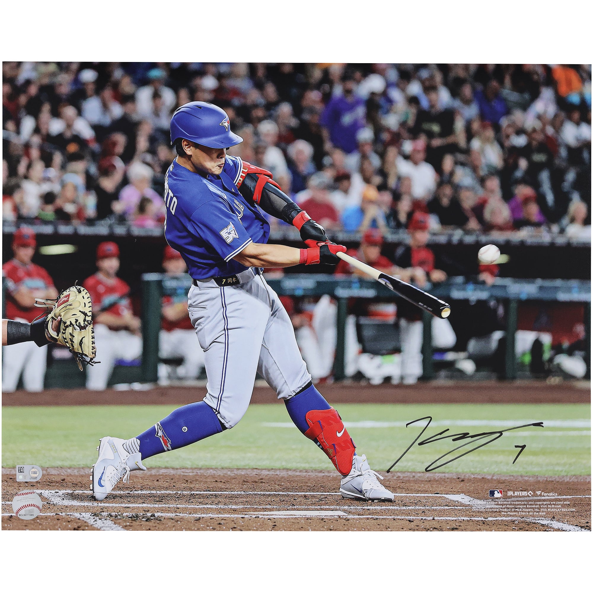 Photo de Kazuma Okamoto, joueur des Blue Jays de Toronto, autographiée (16 po x 20 po).