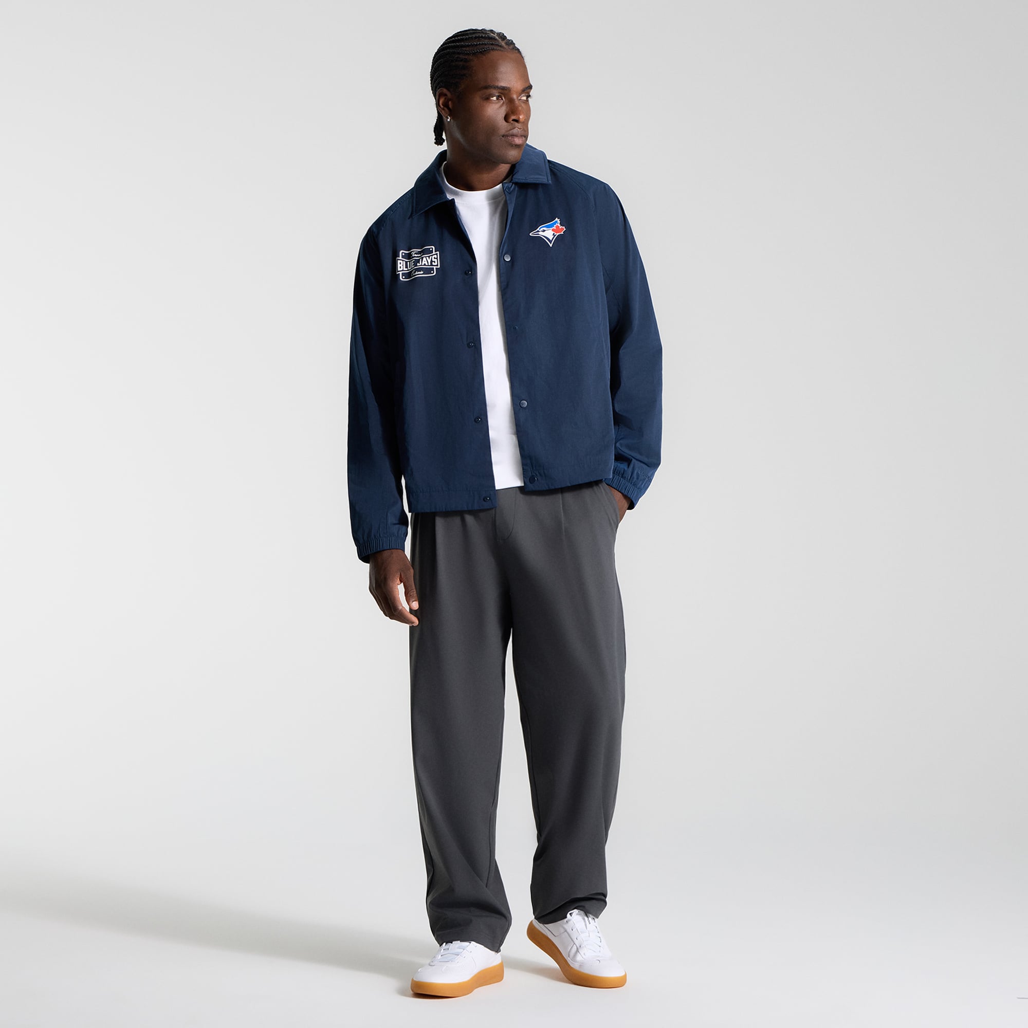 Veste d'entraîneur lululemon True Navy Toronto Blue Jays pour homme, fermeture à boutons-pression.