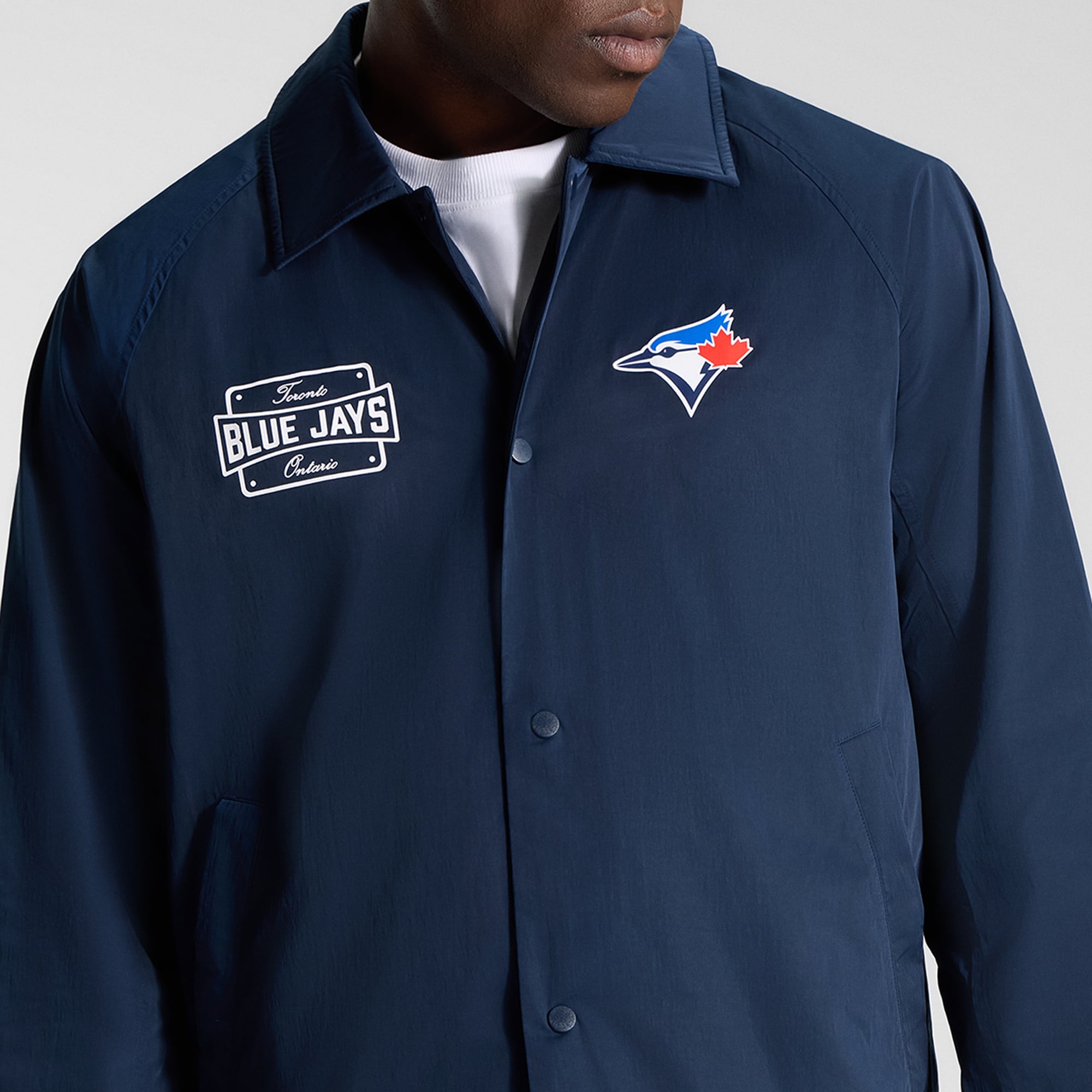 Veste d'entraîneur lululemon True Navy Toronto Blue Jays pour homme, fermeture à boutons-pression.