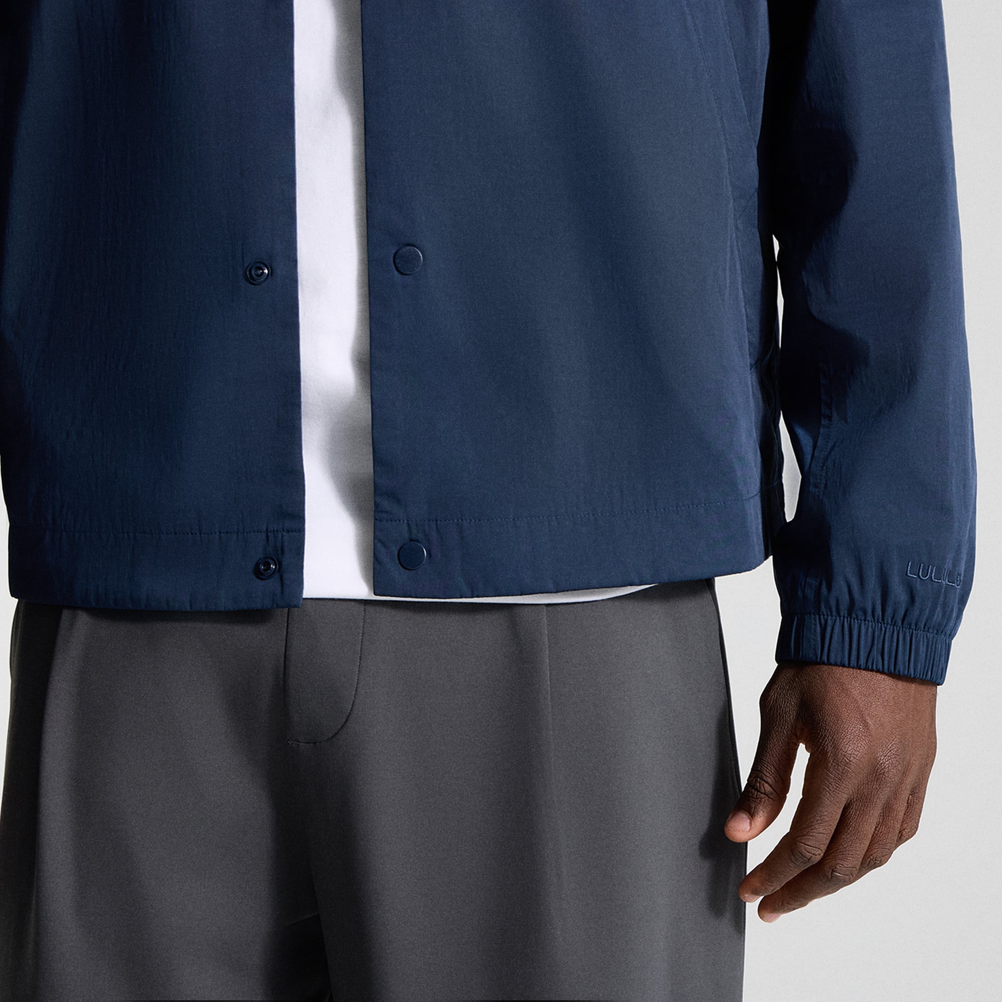 Veste d'entraîneur lululemon True Navy Toronto Blue Jays pour homme, fermeture à boutons-pression.