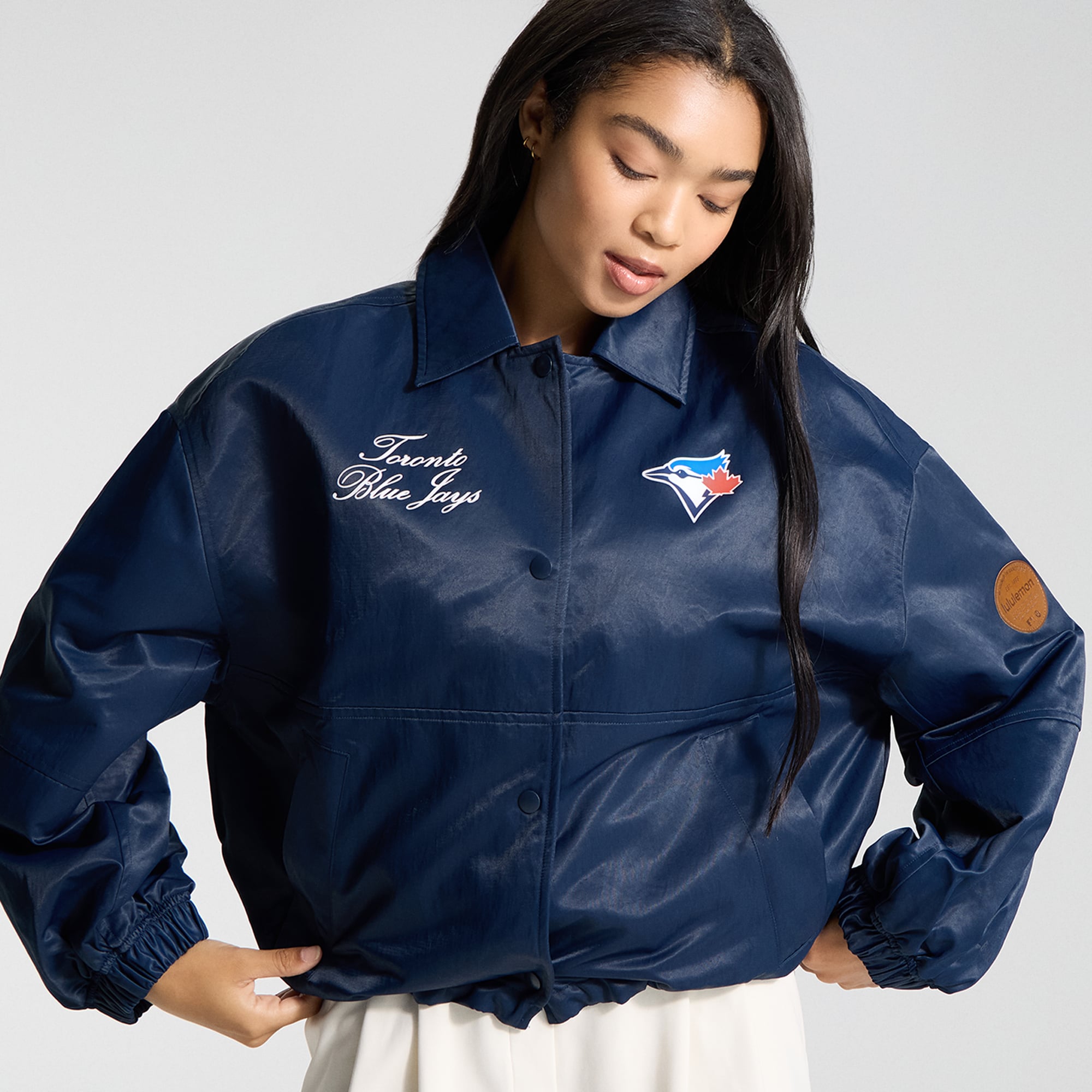 Veste d'entraîneur lululemon True Navy pour femmes, motif Blue Jays de Toronto