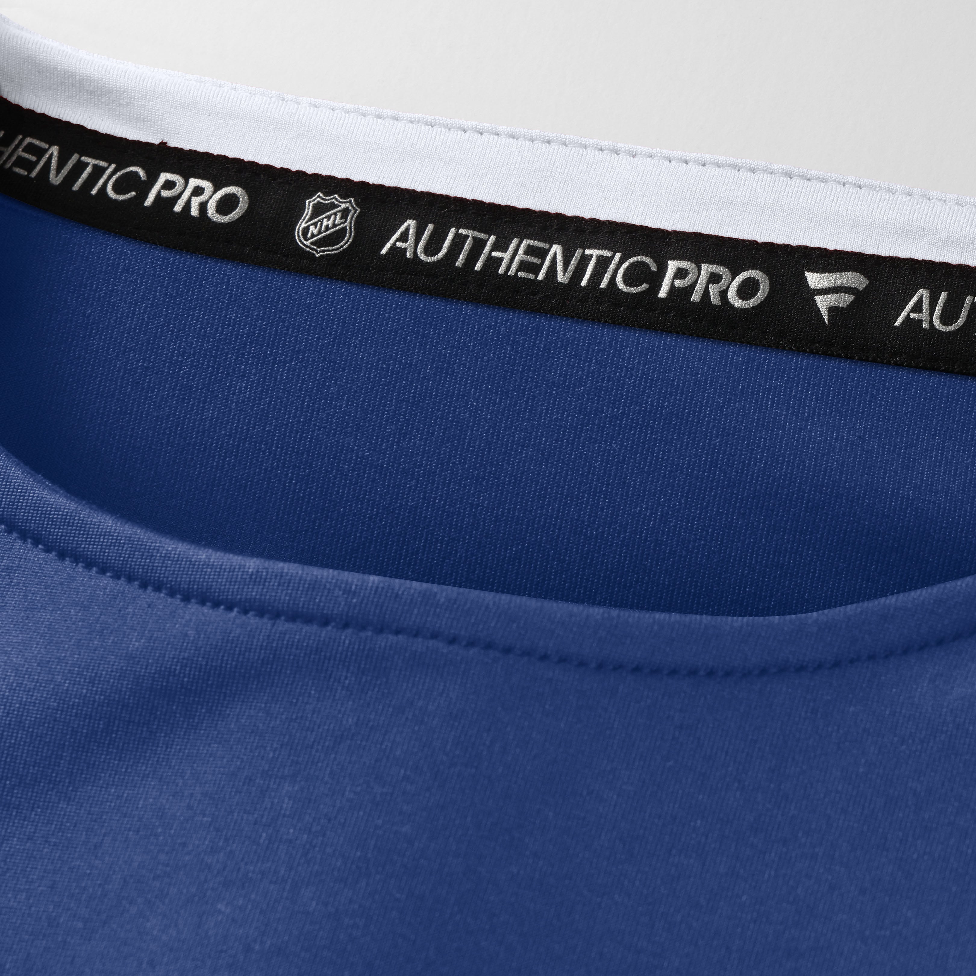 T-shirt à manches longues authentique Pro Rink Tech des Maple Leafs de Toronto, bleu, la marque Fanatics, pour homme