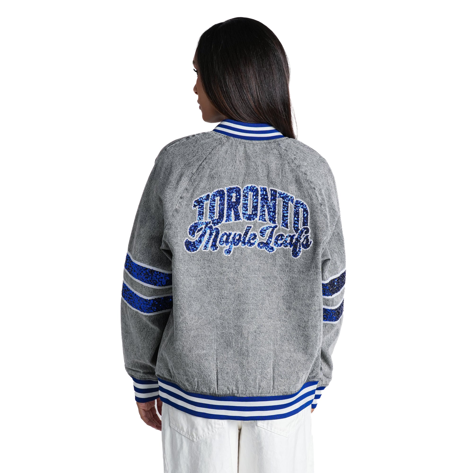 Veste bomber en denim à sequins gris chiné Toronto Maple Leafs pour femme de The Wild Collective