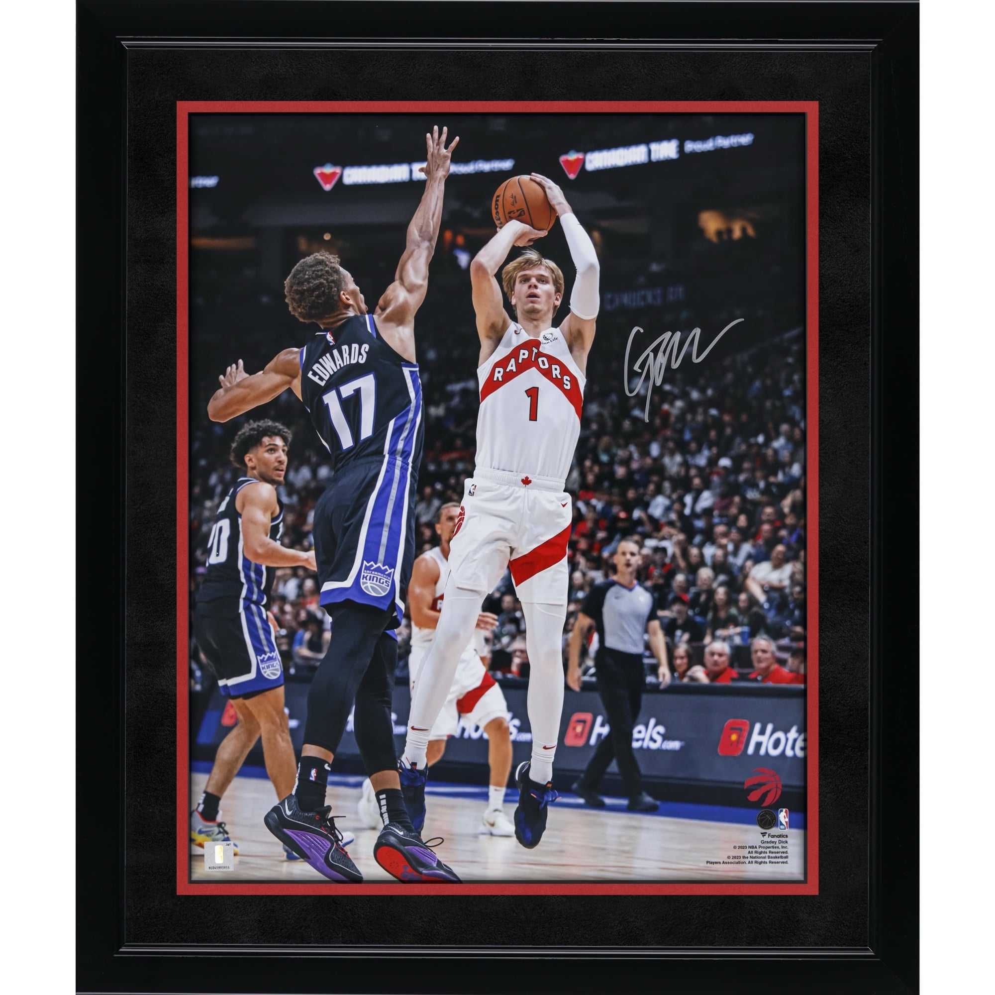 Photo de Gradey Dick (Toronto Raptors) autographiée, 40,6 x 50,8 cm, prise en suspension contre les Kings.