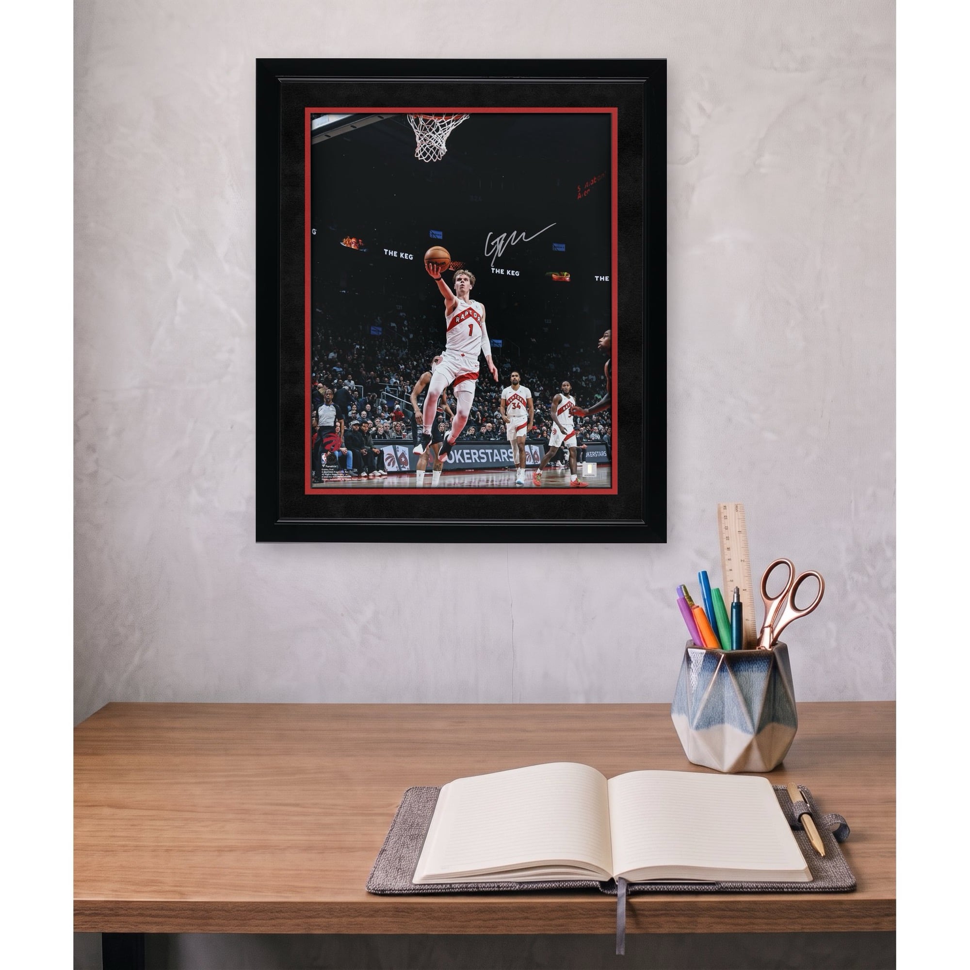 Photo autographiée de Gradey Dick (Toronto Raptors) - Layup contre les Spurs (40,6 x 50,8 cm)