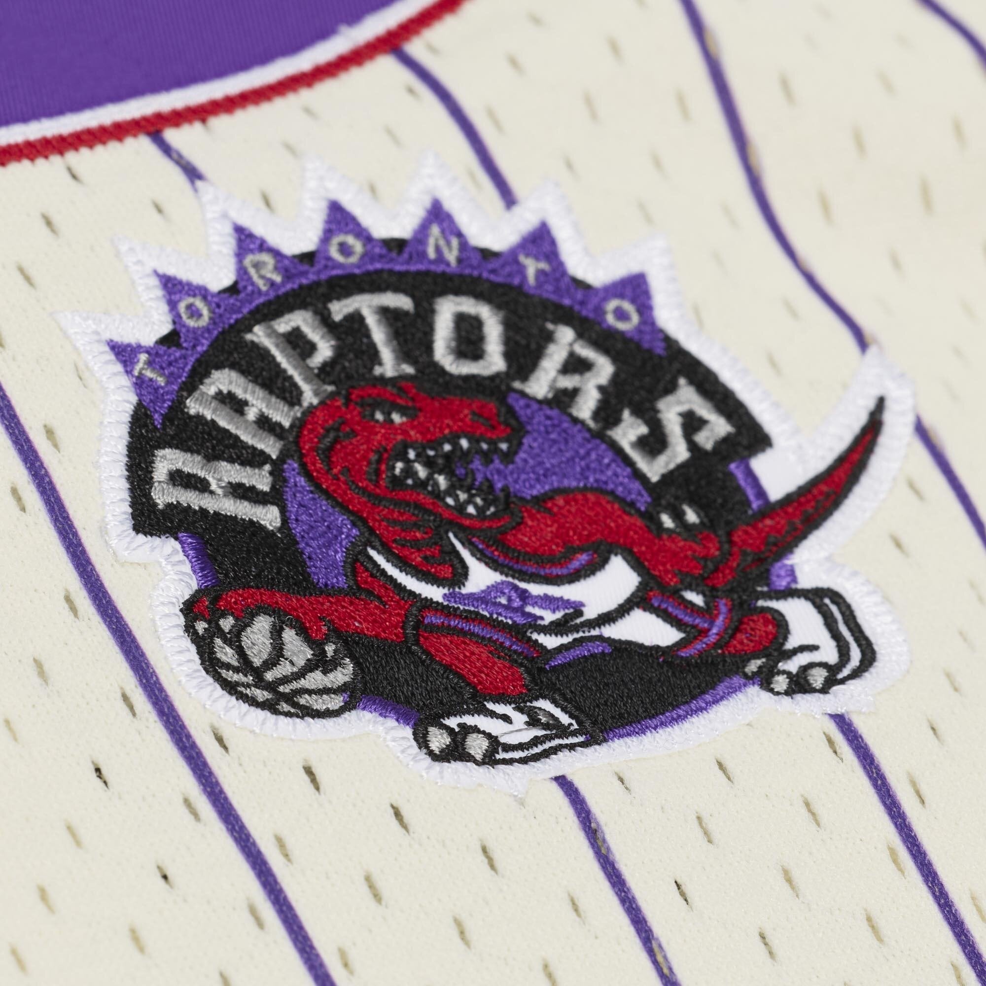 Maillot Mitchell & Ness Vince Carter crème pour homme, modèle Raptors de Toronto, avec boutons sur le devant et maille.