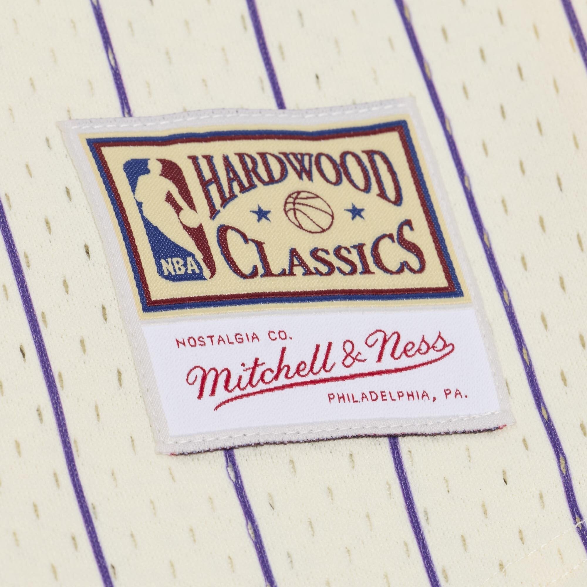Maillot Mitchell & Ness Vince Carter crème pour homme, modèle Raptors de Toronto, avec boutons sur le devant et maille.