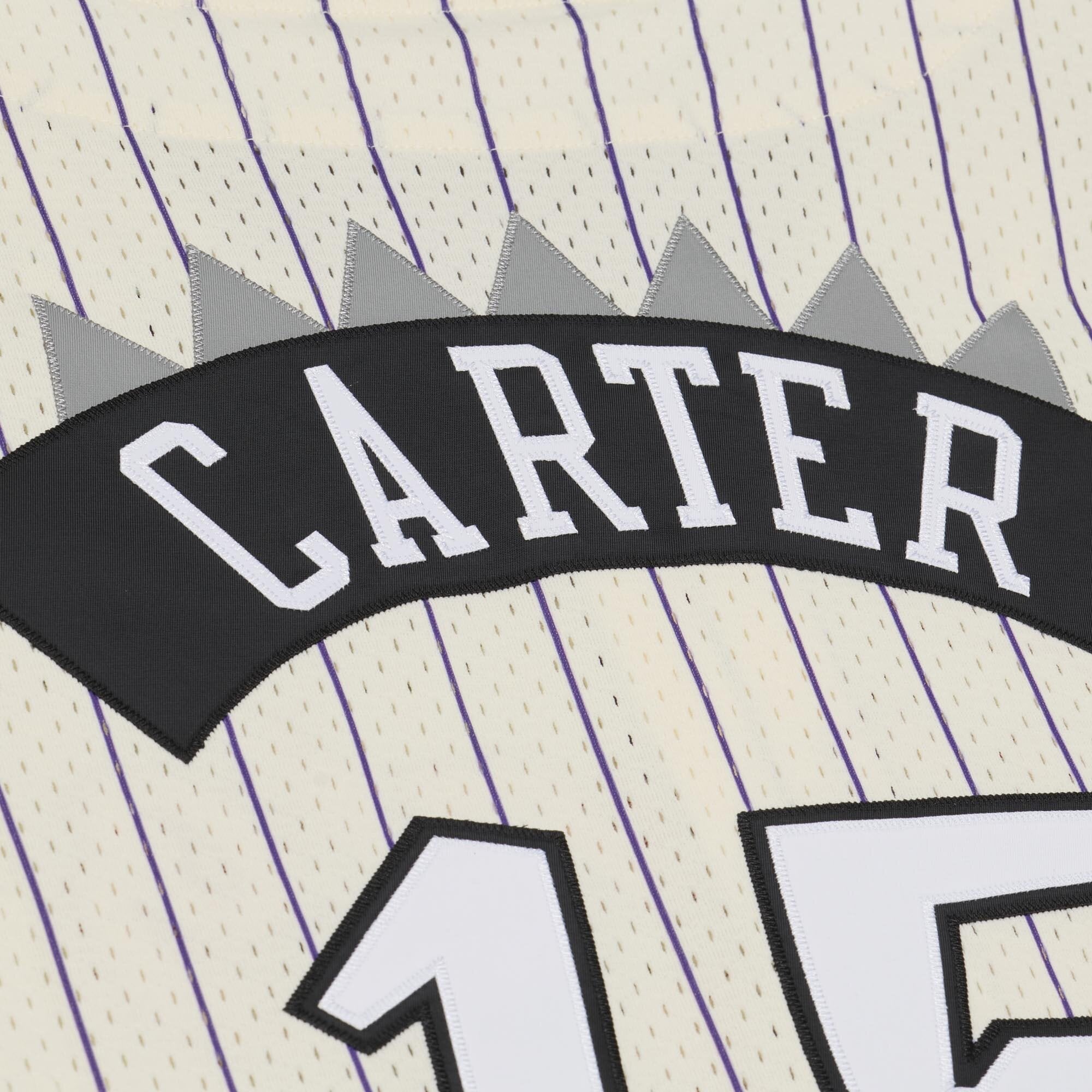 Maillot Mitchell & Ness Vince Carter crème pour homme, modèle Raptors de Toronto, avec boutons sur le devant et maille.