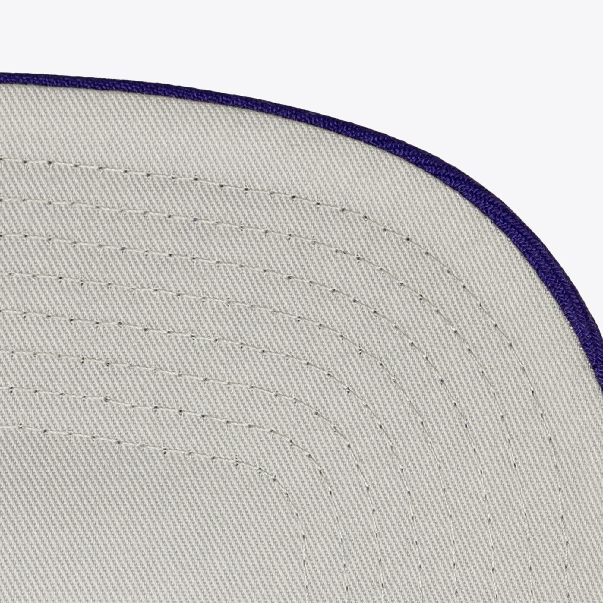 Casquette unisexe Mitchell & Ness crème Toronto Raptors Team Pro ajustable
