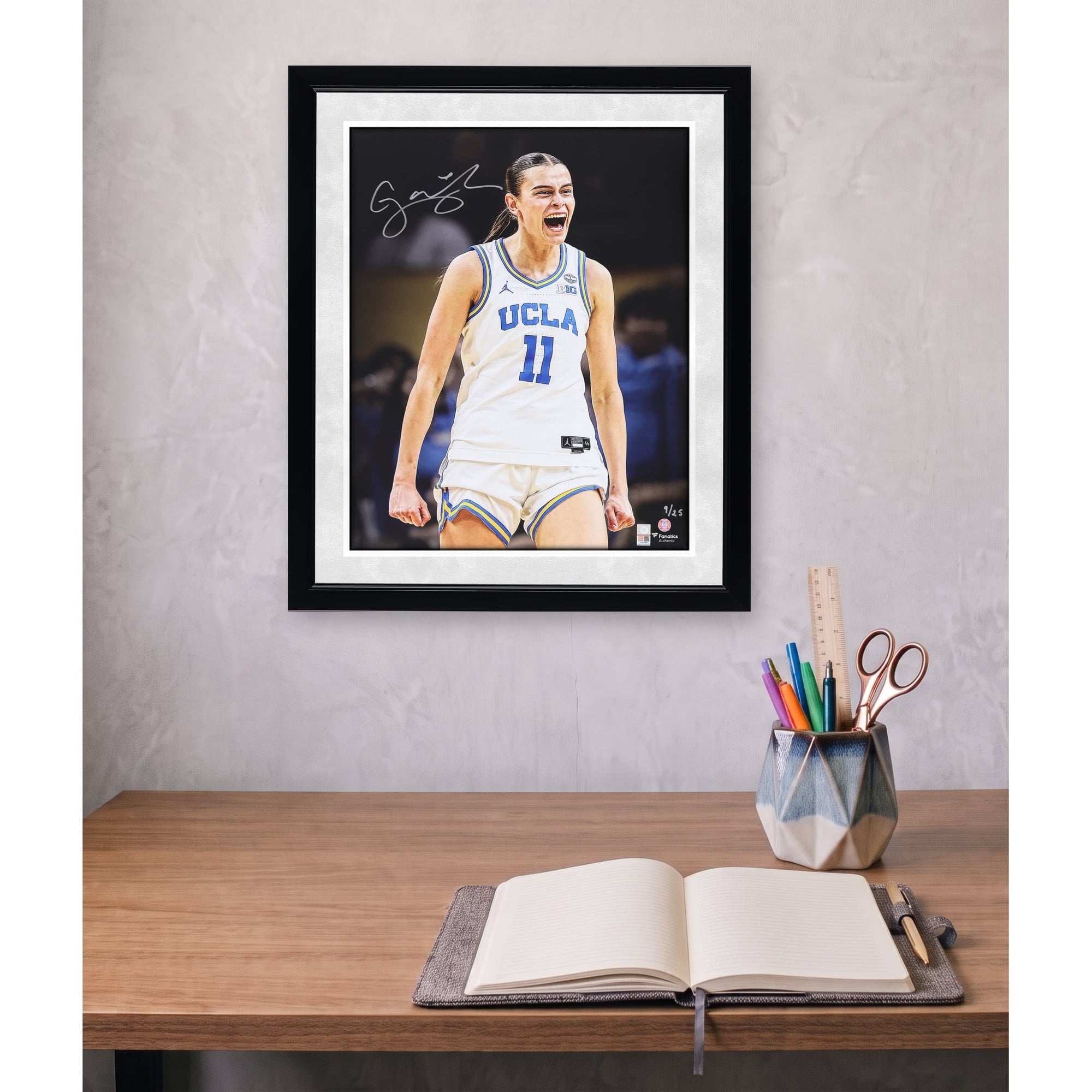 Photo dédicacée de Gabriela Jaquez (UCLA Bruins) - 40,6 x 50,8 cm (édition limitée à 25 exemplaires)