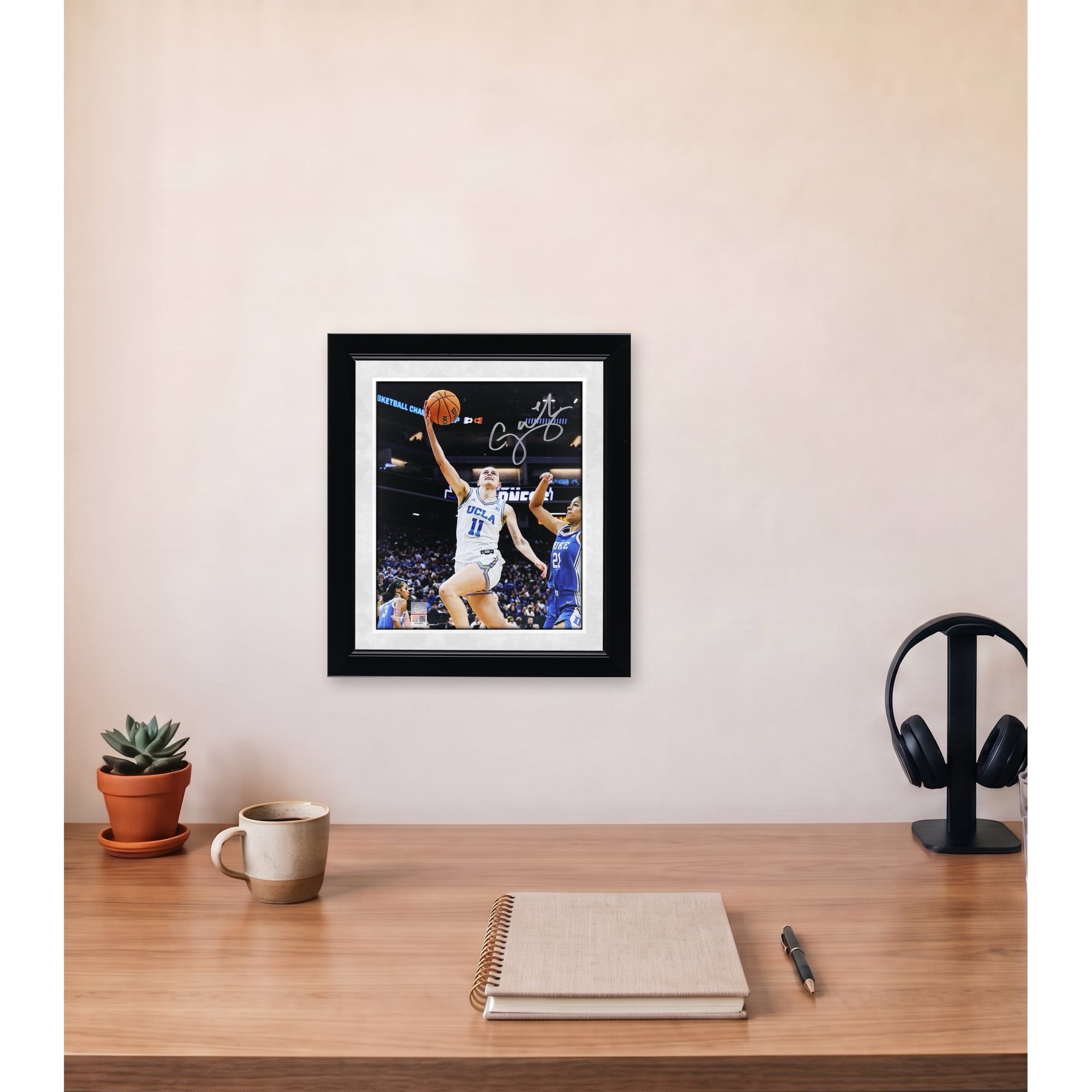 Photo de conduite autographiée de Gabriela Jaquez (UCLA Bruins), format 8 x 10 pouces