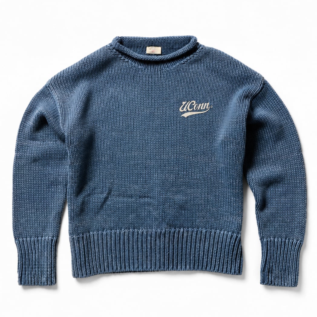 Pull à col roulé bleu FAHERTY pour femme, motif UConn Huskies.