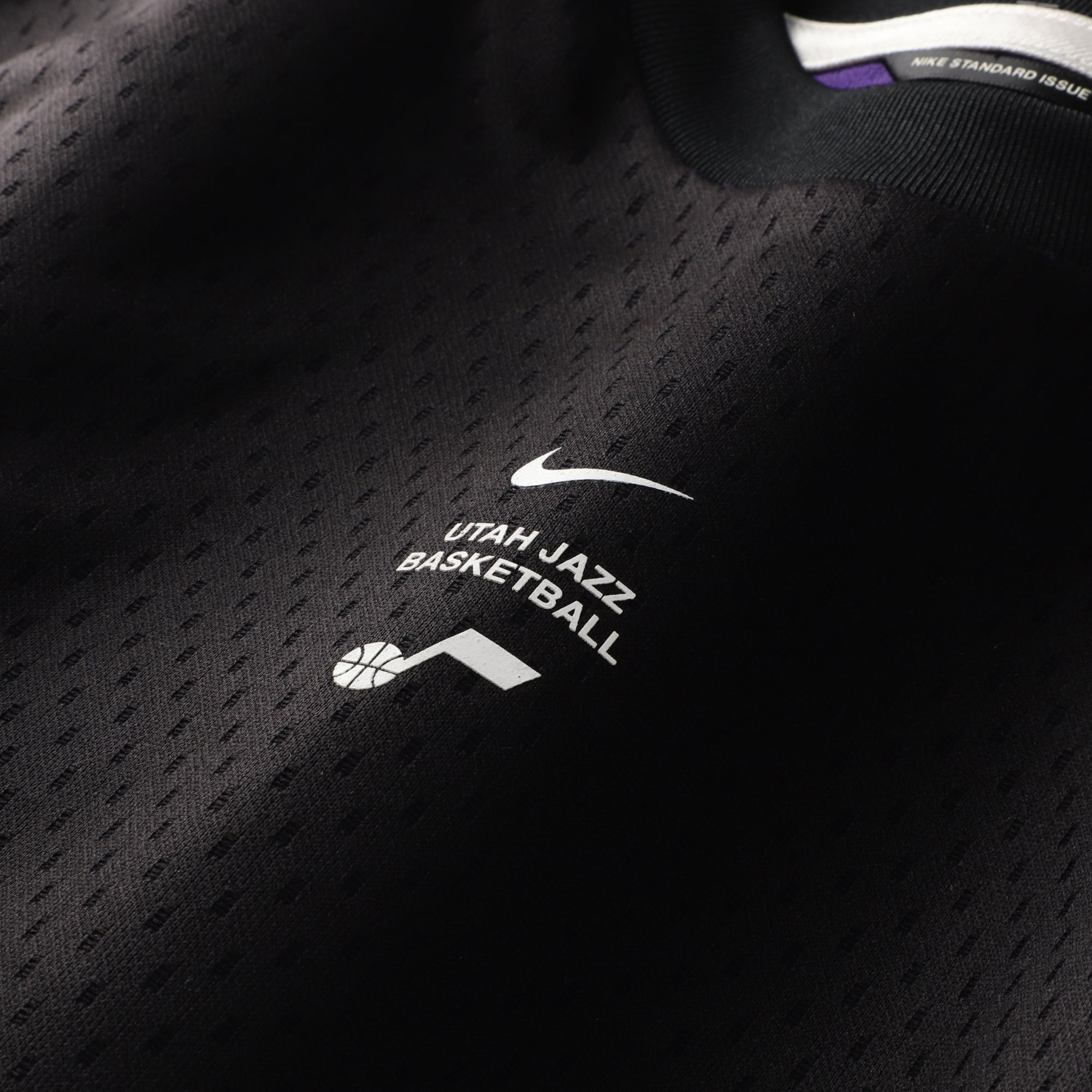 T-shirt à manches longues Nike Black Utah Jazz 2026 Standard Issue pour jeunes, performance d'avant-match