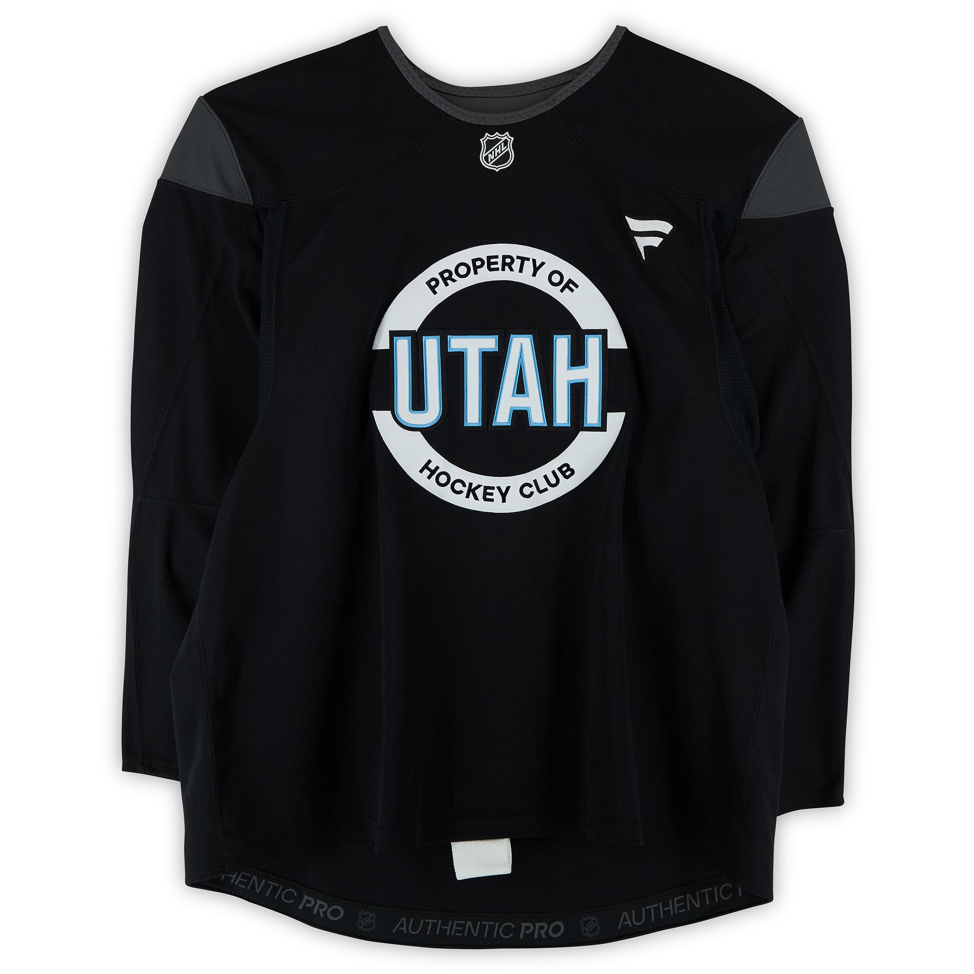 Maillot noir n° 27 de Barrett Hayton, porté à l'entraînement par les Mammoths de l'Utah lors de la saison 2024-2025 de la LNH.
