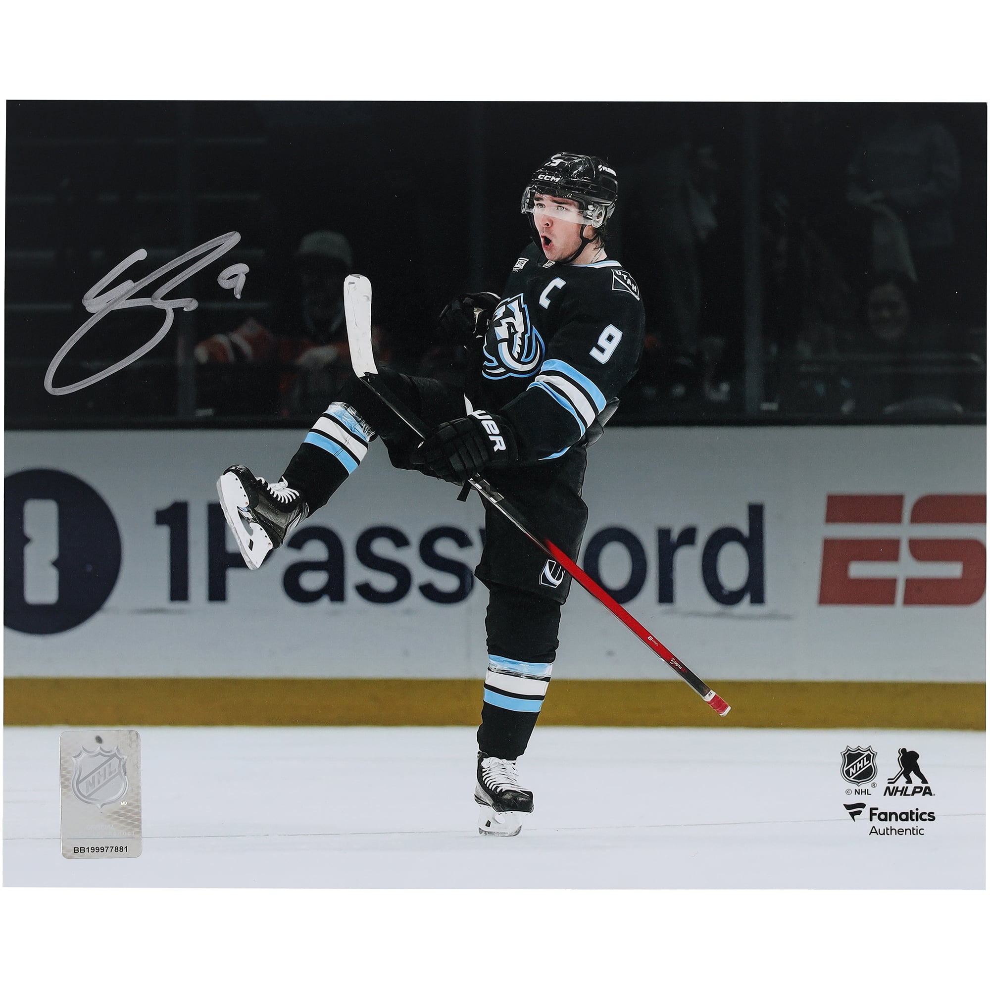 Photo dédicacée de Clayton Keller (Utah Mammoth) - Maillot noir 8" x 10" - Mise en avant