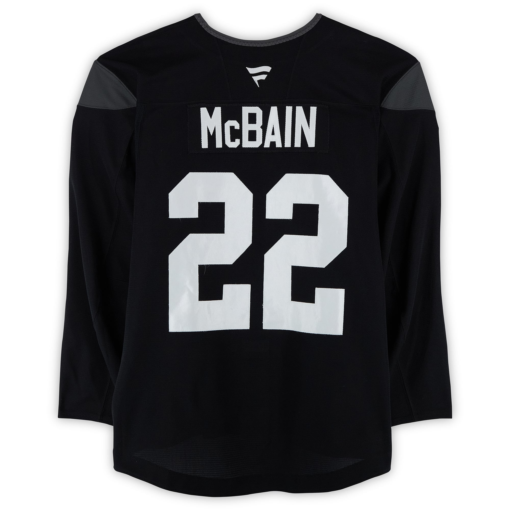 Maillot noir n° 22 porté à l'entraînement par Jack McBain, des Mammoths de l'Utah, lors de la saison 2024-2025 de la LNH.