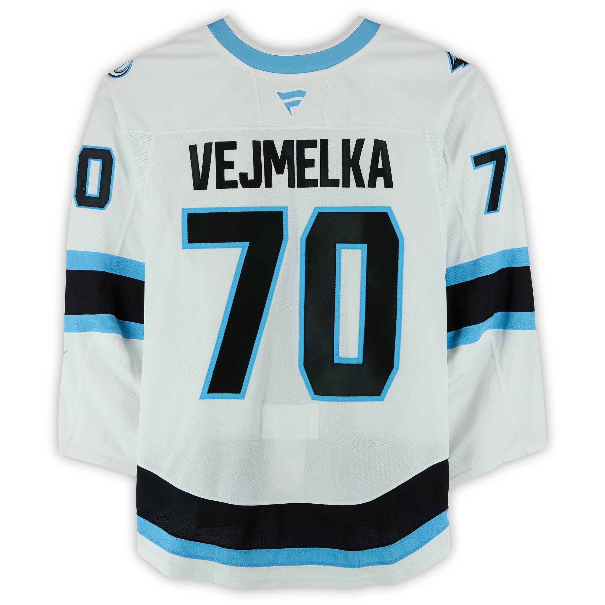 Maillot blanc n° 70 porté par Karel Vejmelka (Utah Mammoth) lors du premier tour des séries éliminatoires de la Coupe Stanley 2026 contre les Golden Knights de Vegas.