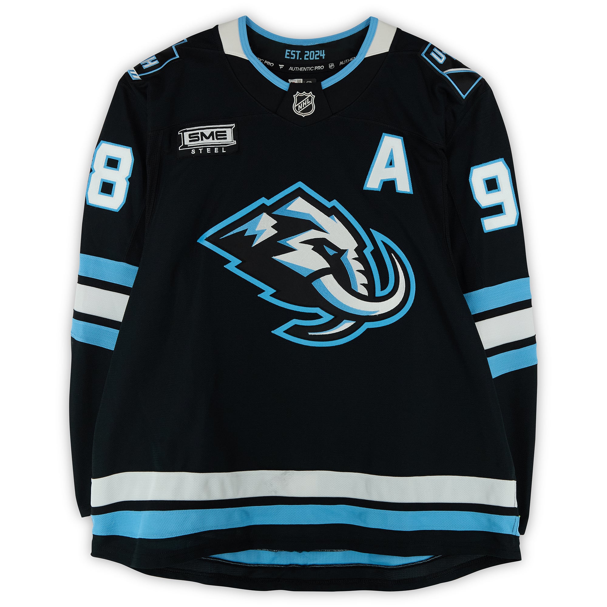 Maillot noir n° 98 porté par Mikhail Sergachev (Utah Mammoth) lors du premier tour des séries éliminatoires de la Coupe Stanley 2026 contre les Golden Knights de Vegas.