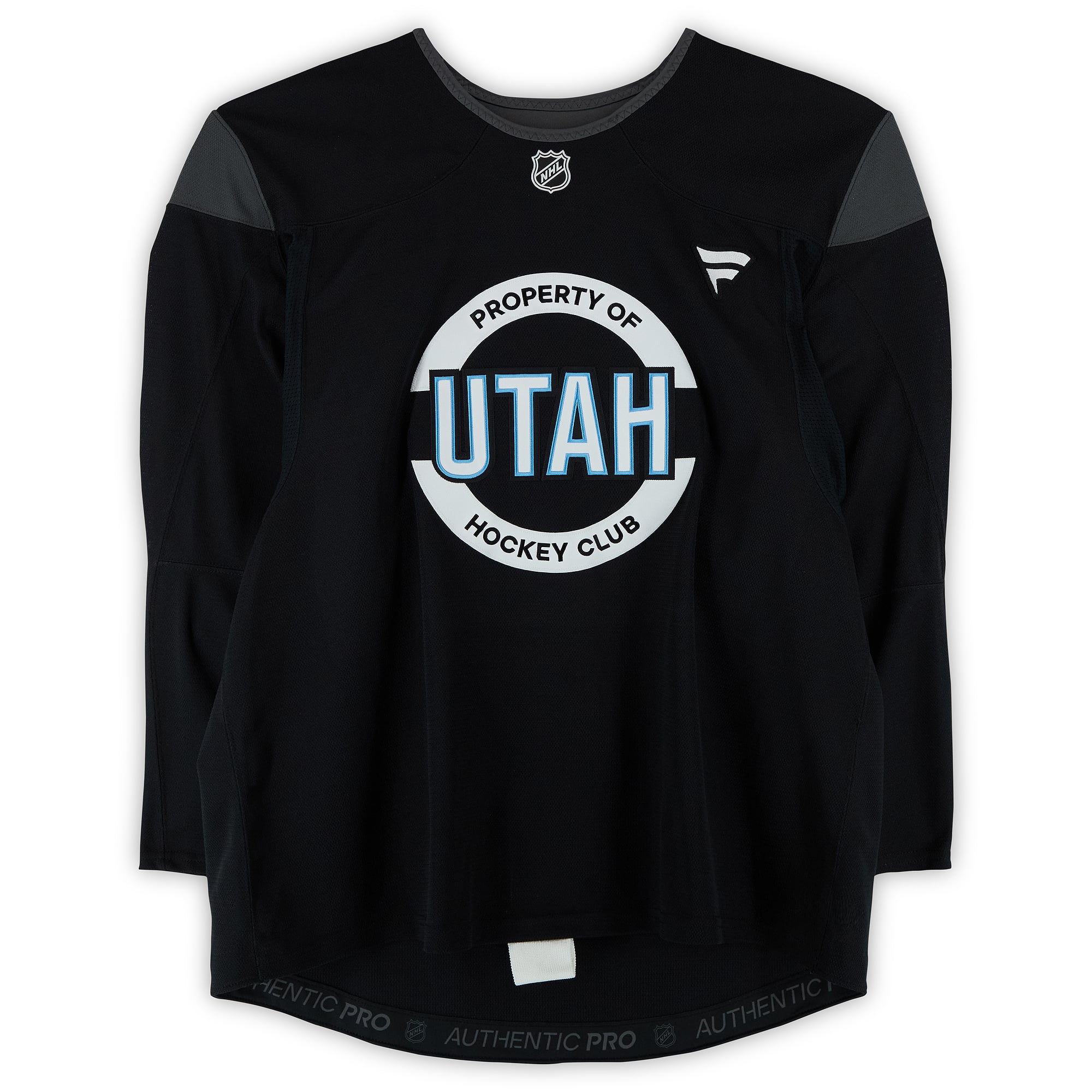 Maillot noir n° 17 porté à l'entraînement par Nick Bjugstad, des Utah Mammoths, lors de la saison 2024-2025 de la LNH.