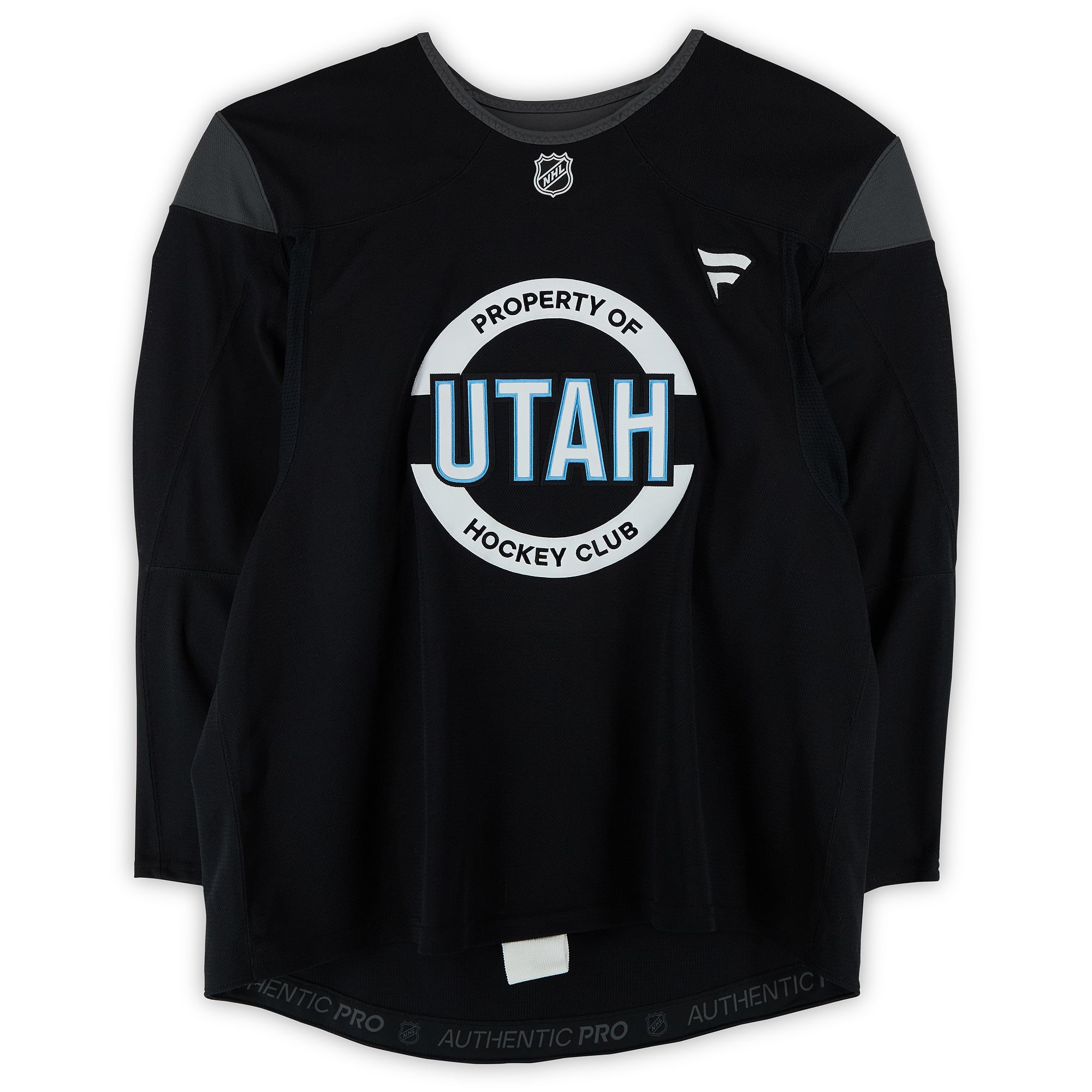 Maillot noir n° 56 porté par Rasmus Korhonen, des Utah Mammoths, lors de l'entraînement de la saison 2024-2025 de la LNH.