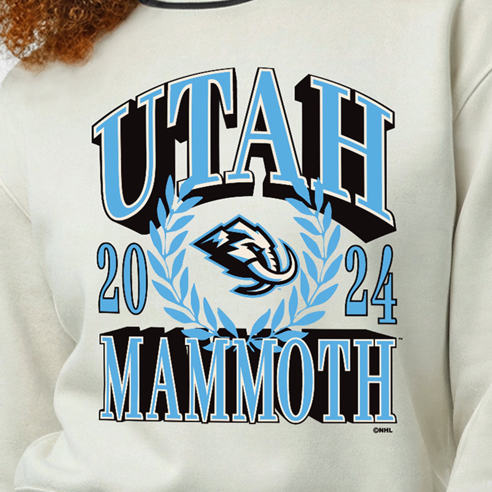 Sweat-shirt Champion Cream pour femme, en fil tissé inversé Utah Mammoth Bold Laurels.